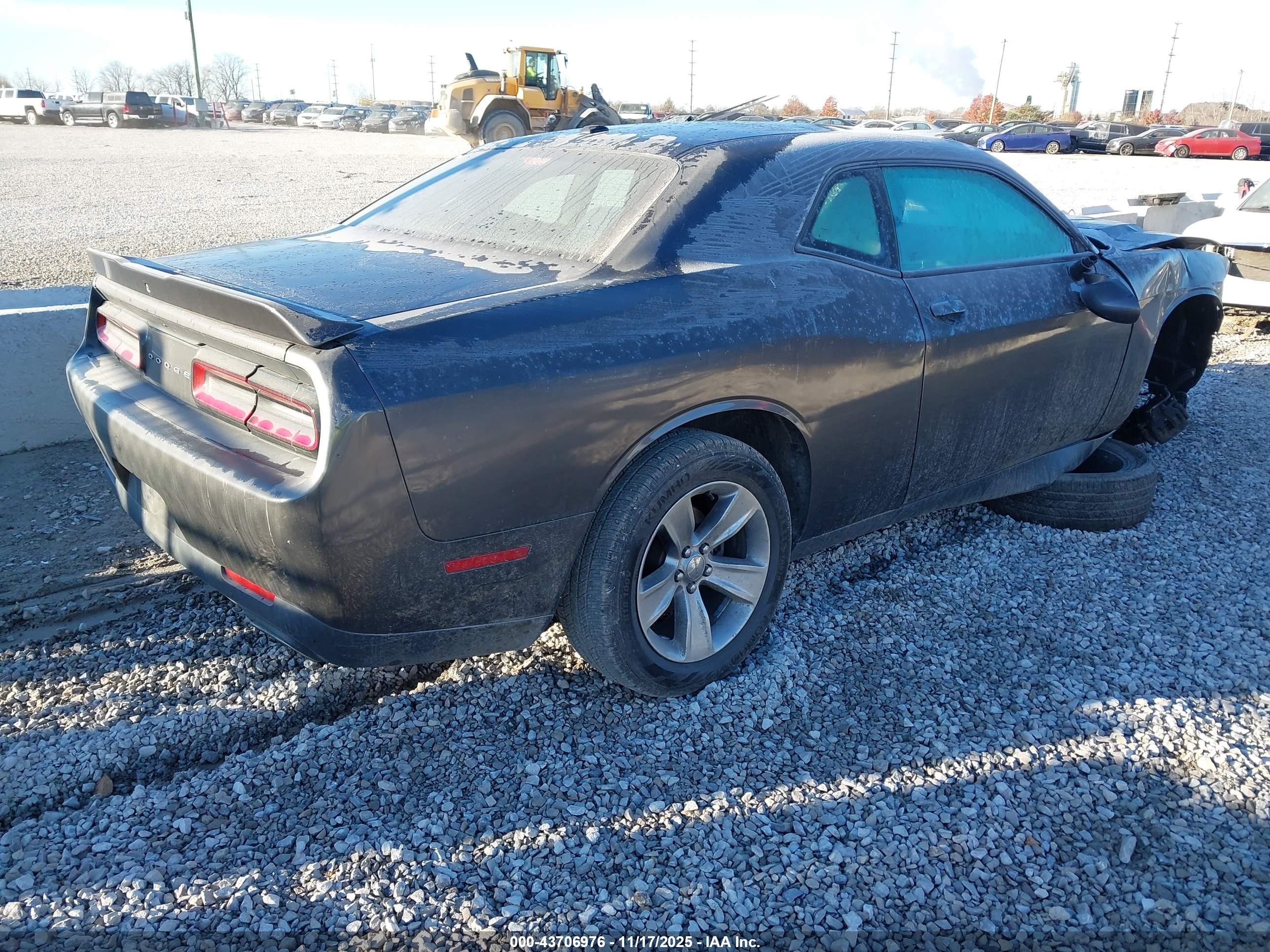DODGE CHALLENGER image 4