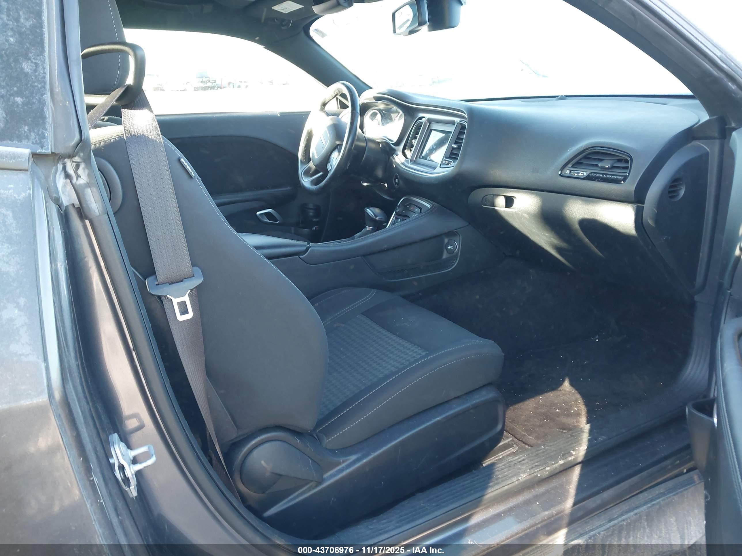 DODGE CHALLENGER image 5