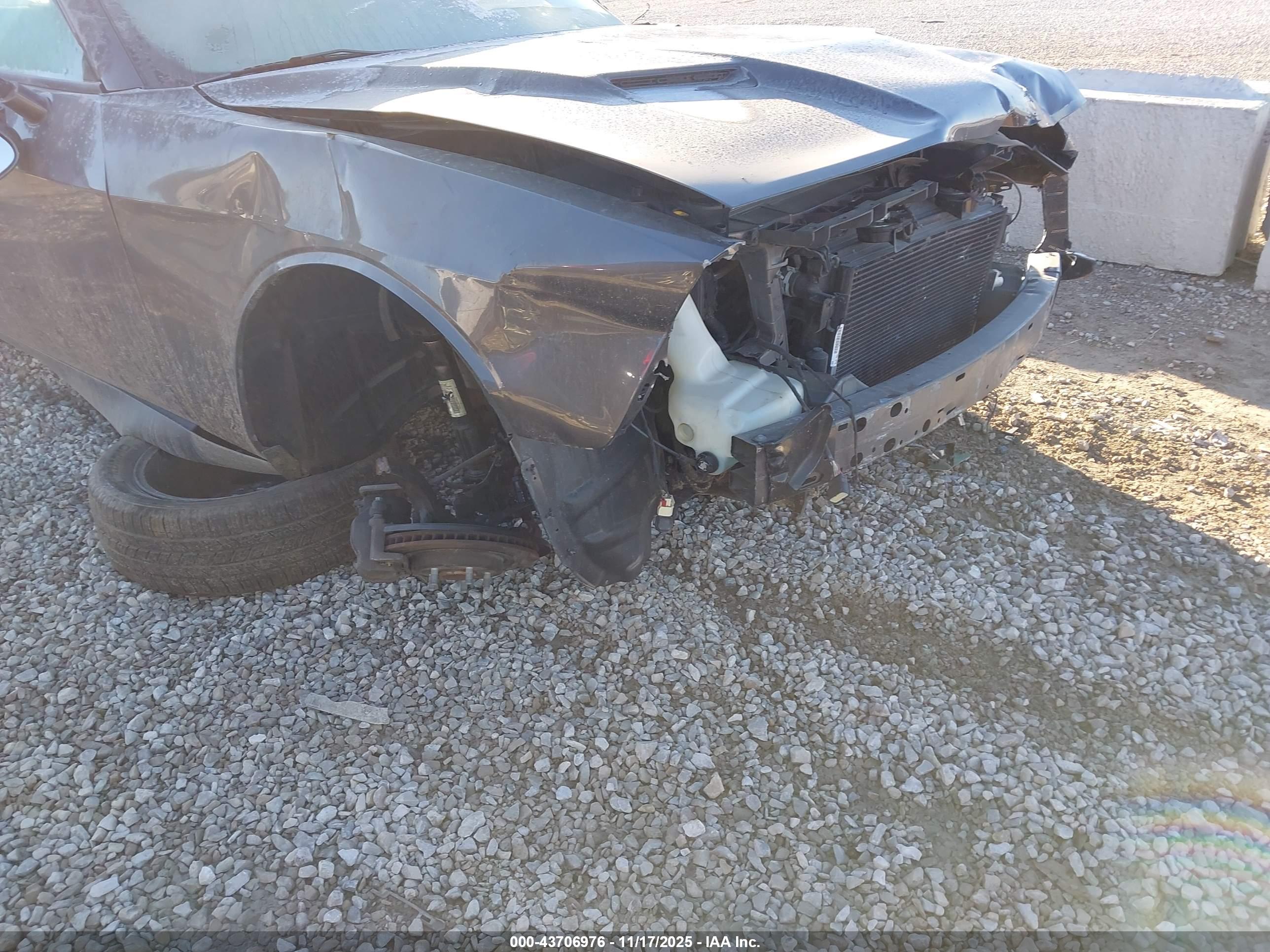 DODGE CHALLENGER image 6