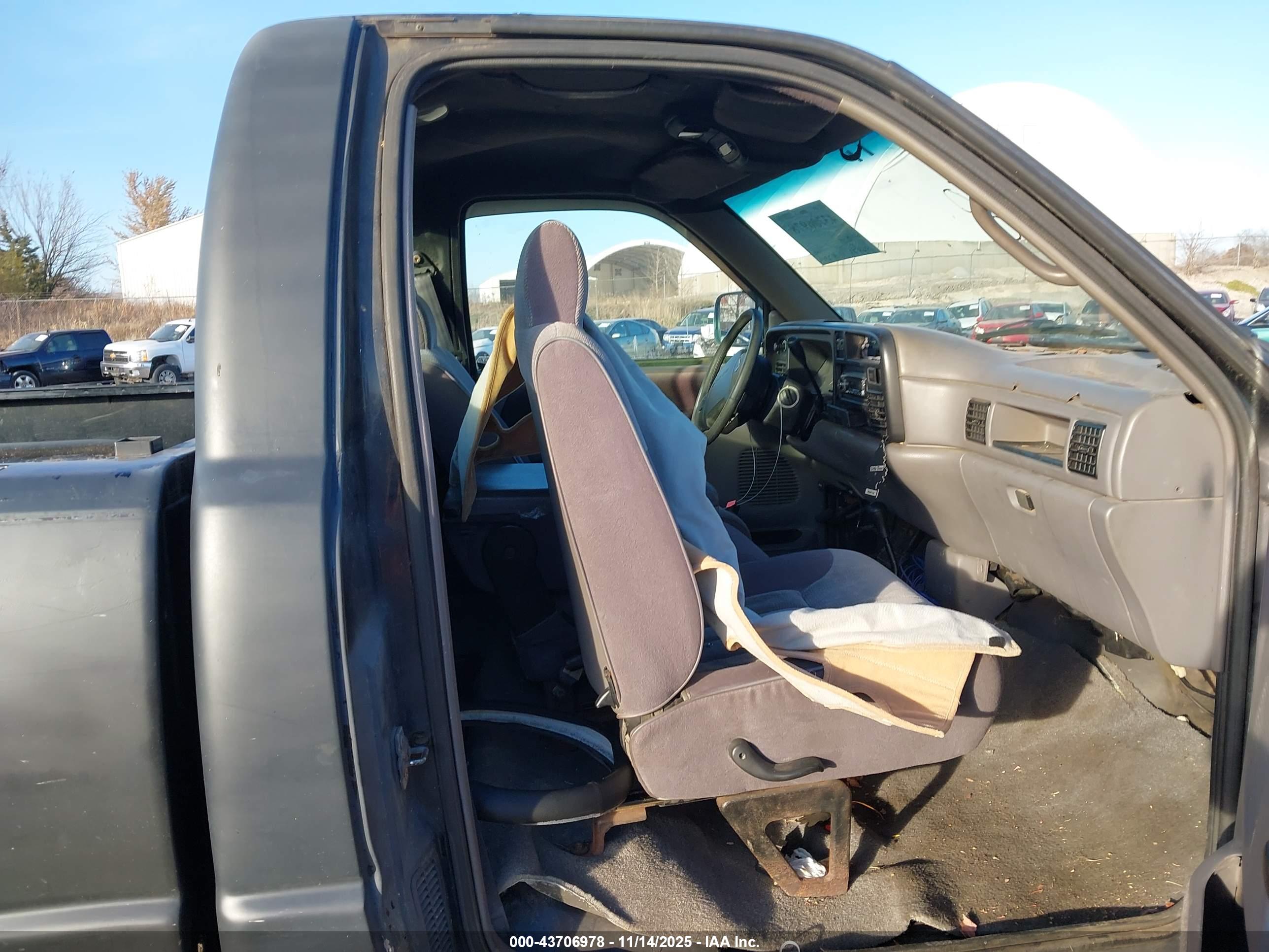 DODGE RAM image 5
