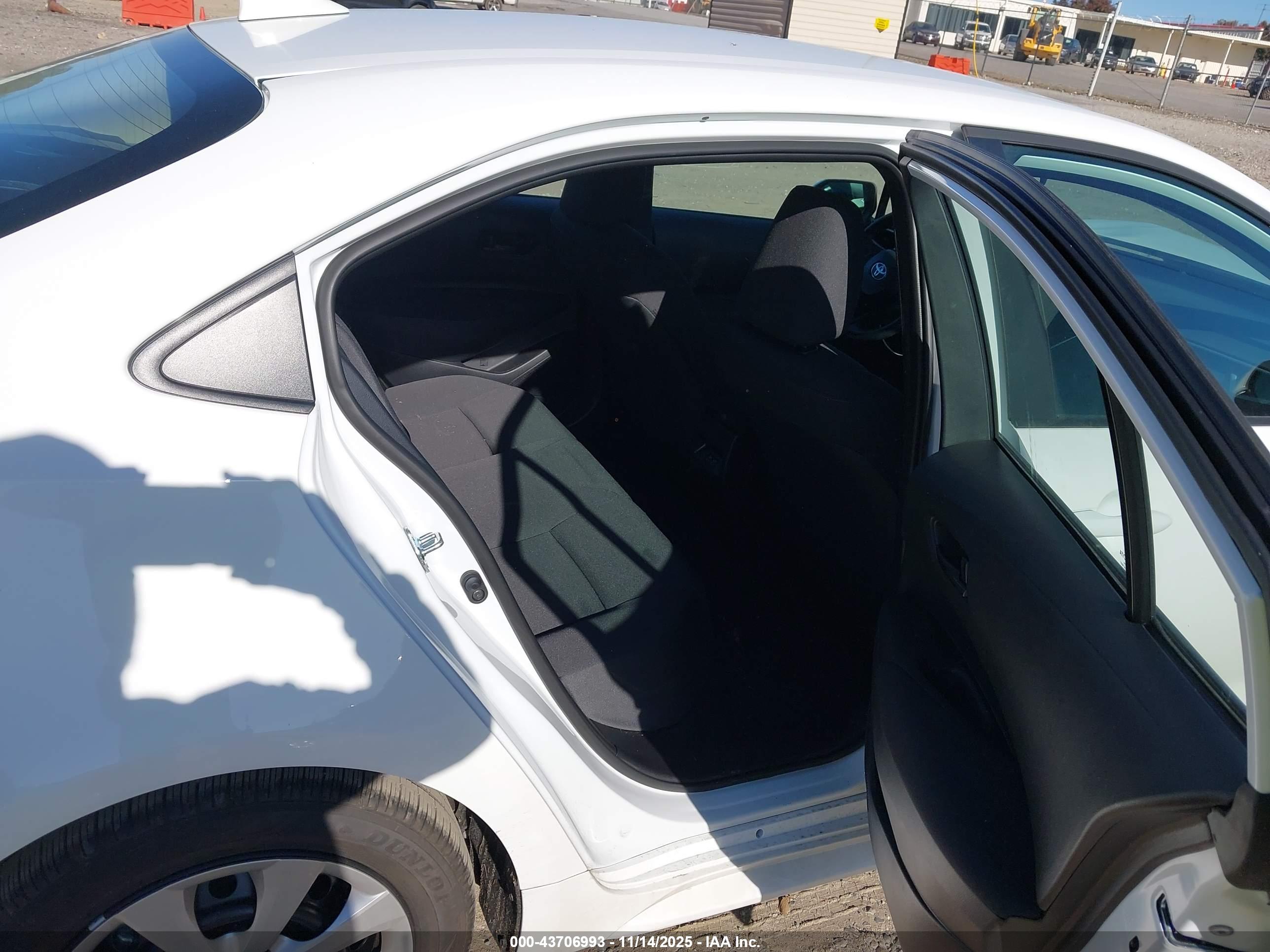 TOYOTA COROLLA image 8