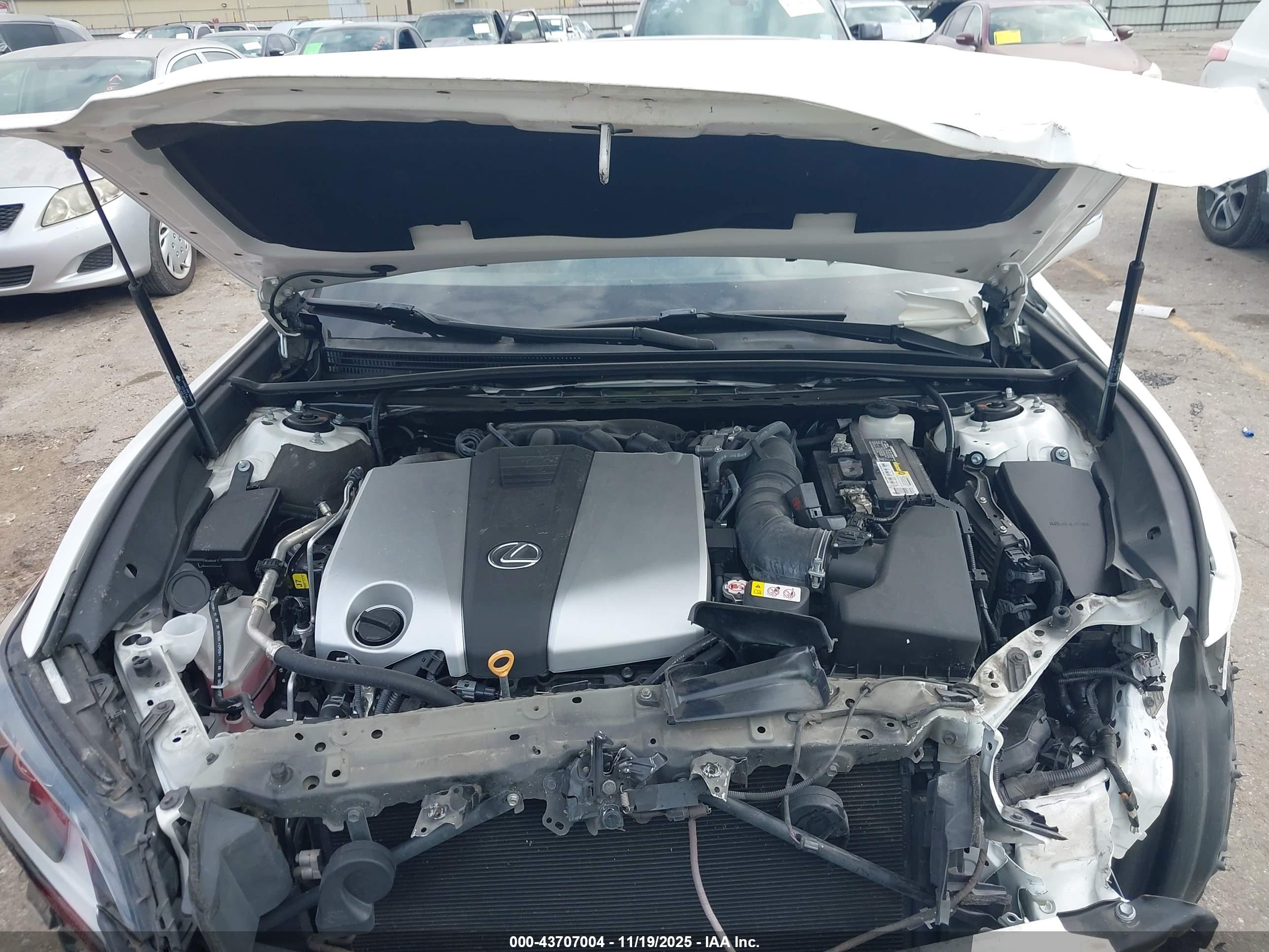 LEXUS ES image 10