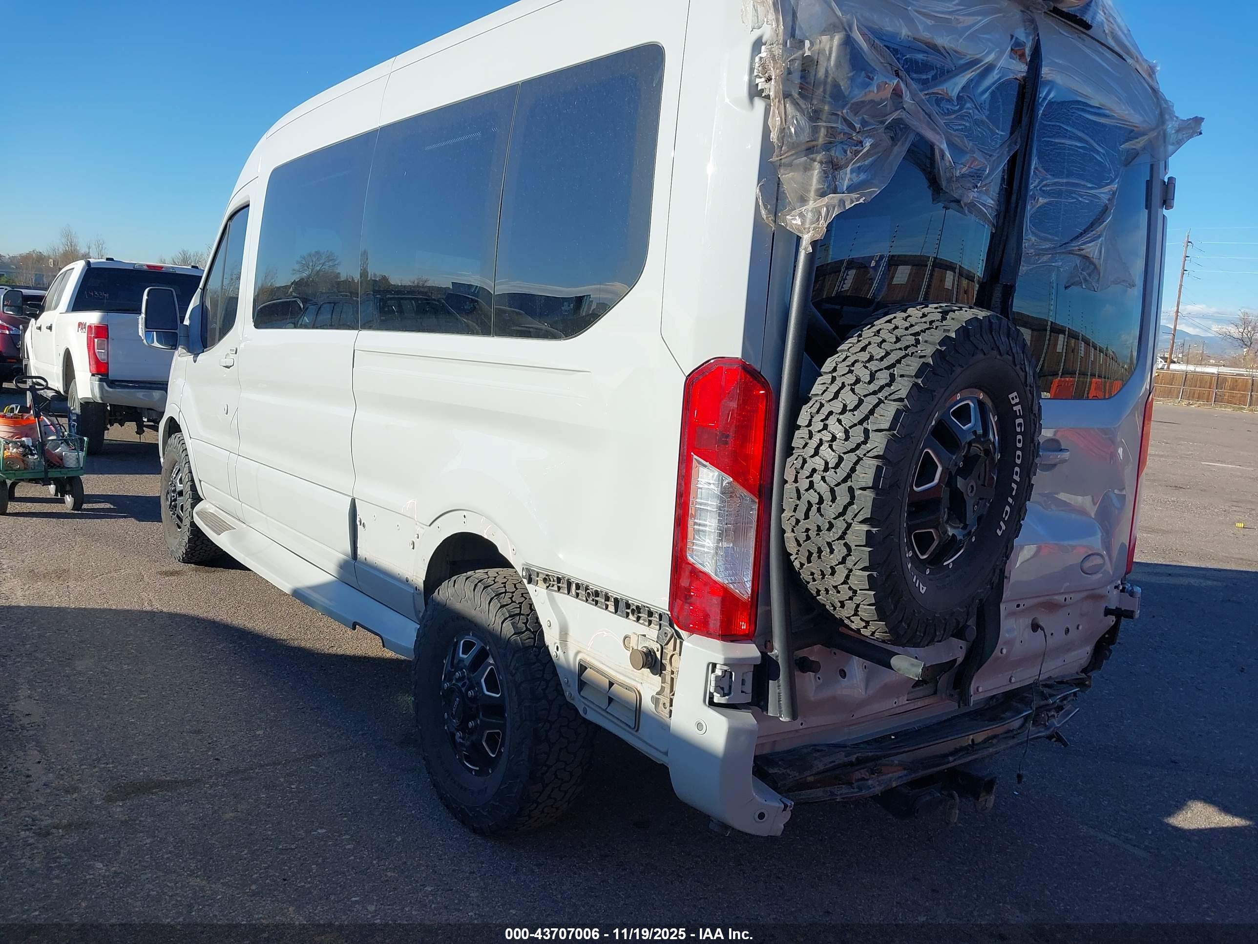 FORD TRANSIT-250 image 3