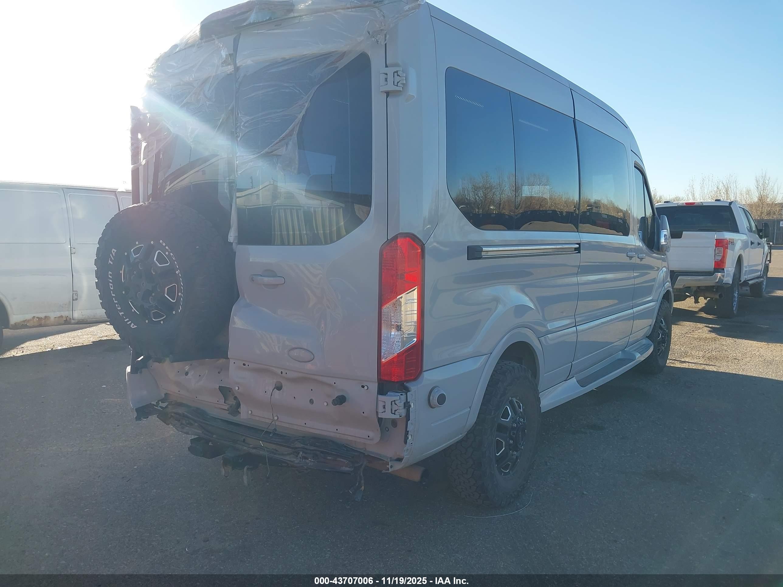 FORD TRANSIT-250 image 4
