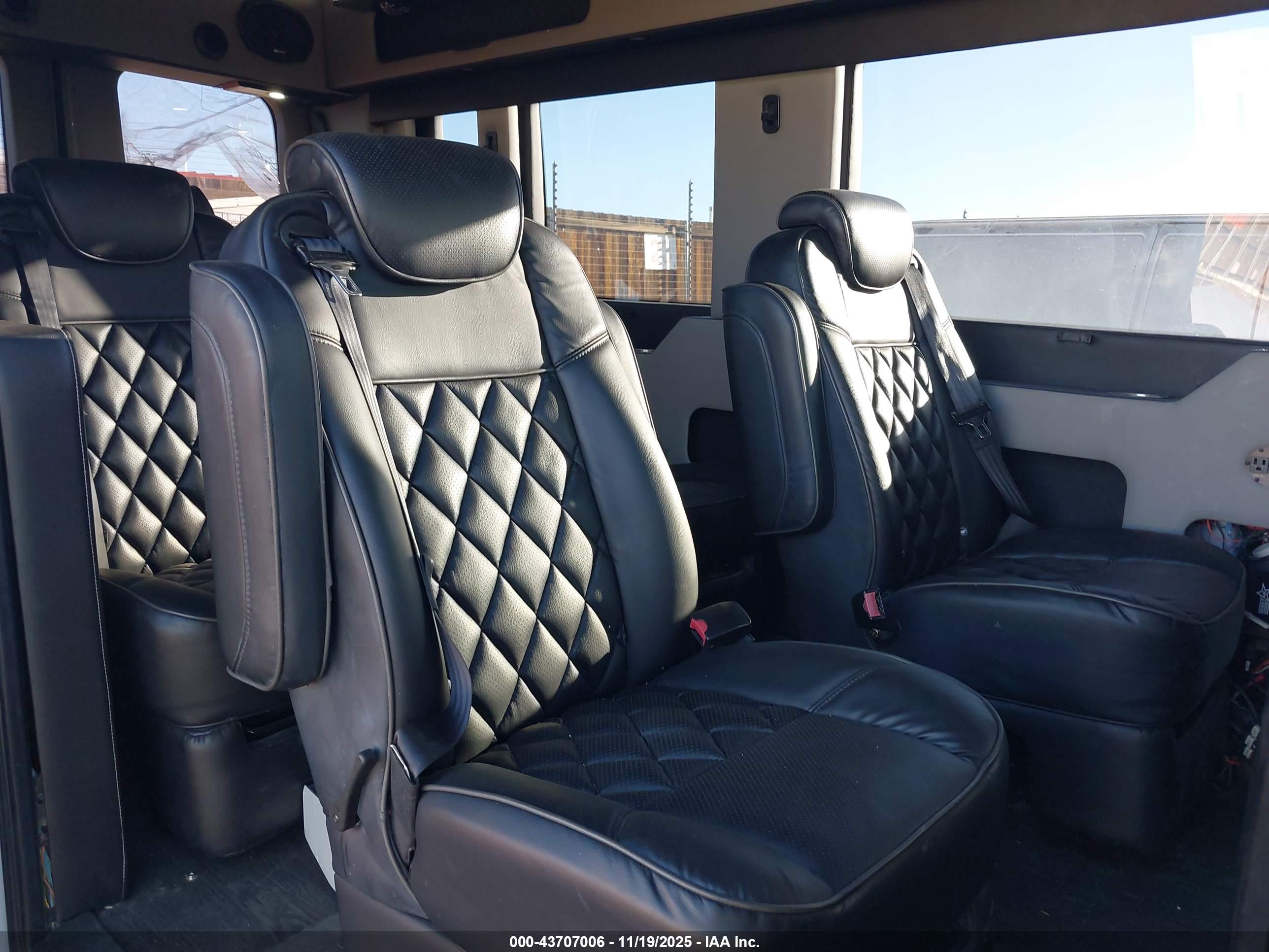FORD TRANSIT-250 image 8