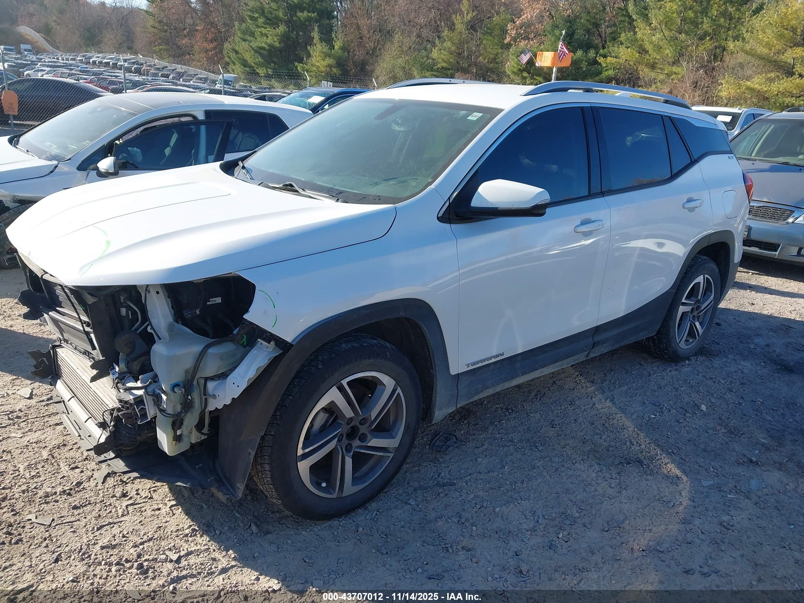 GMC TERRAIN image 2