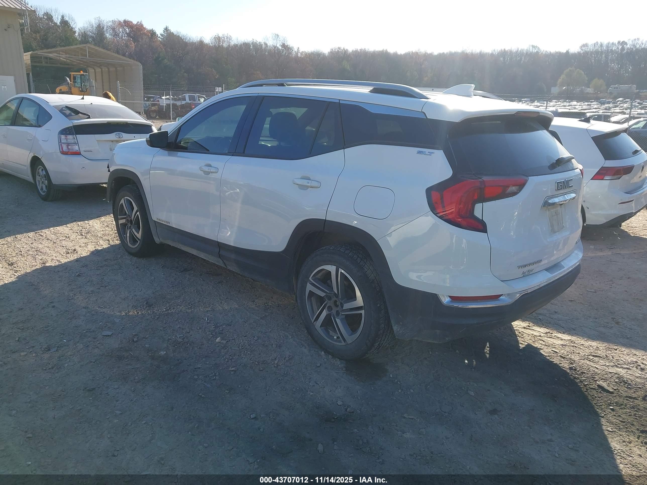 GMC TERRAIN image 3