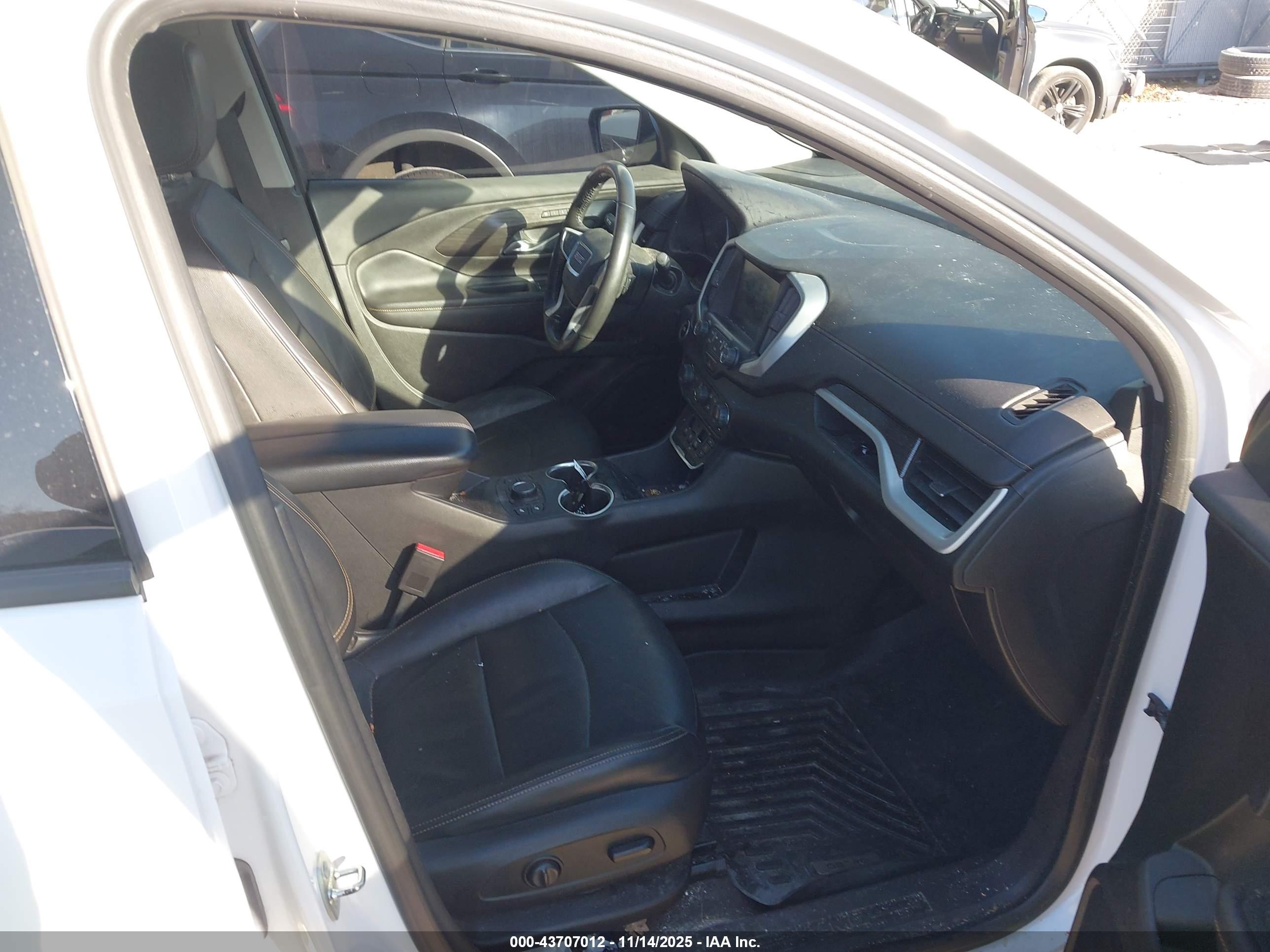GMC TERRAIN image 5