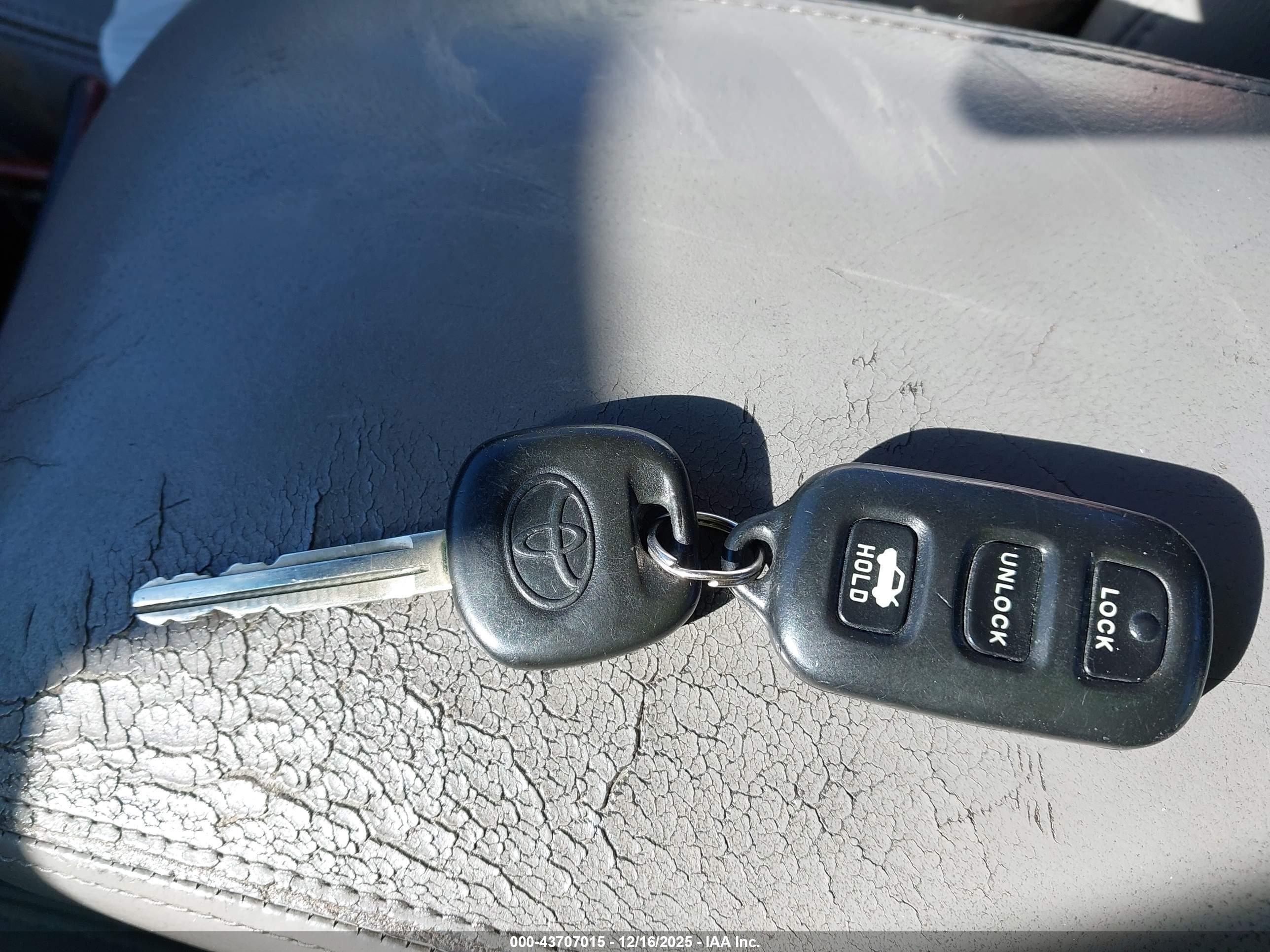 TOYOTA CAMRY image 11