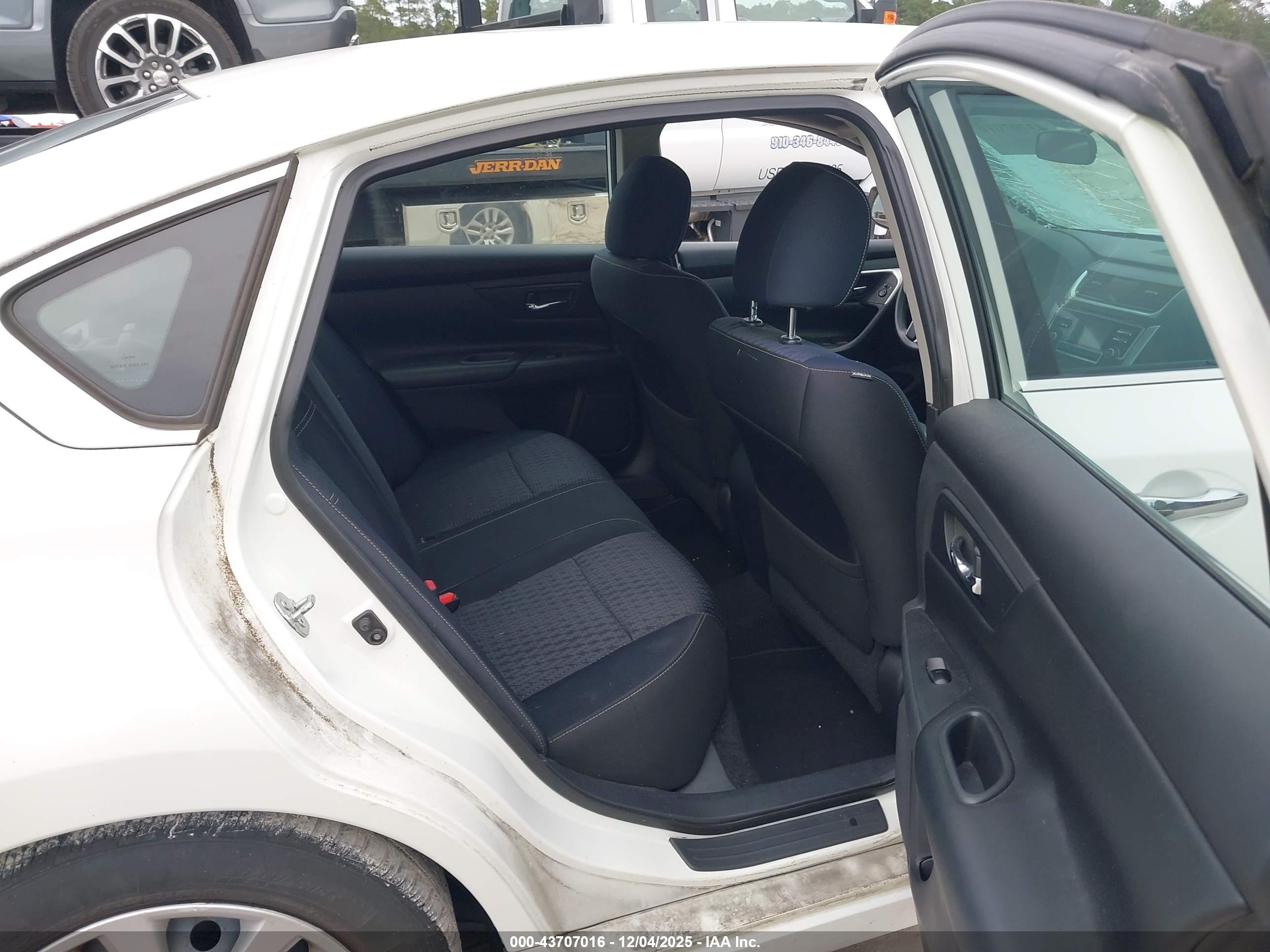 NISSAN ALTIMA image 8