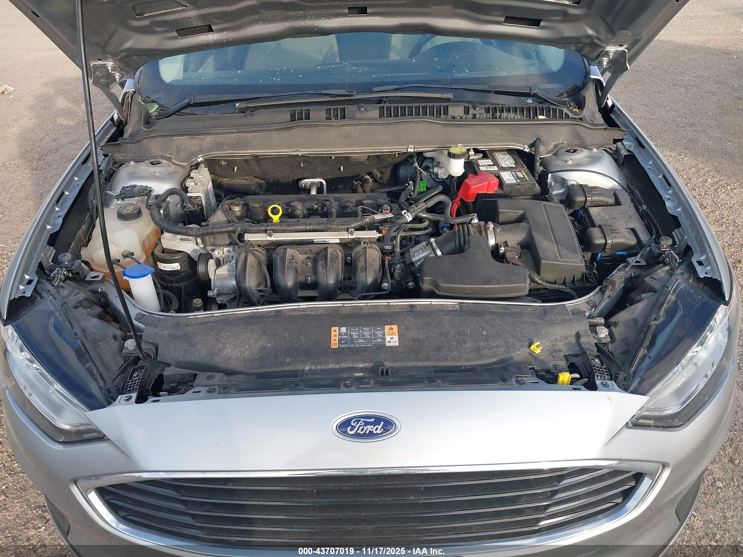 FORD FUSION image 10