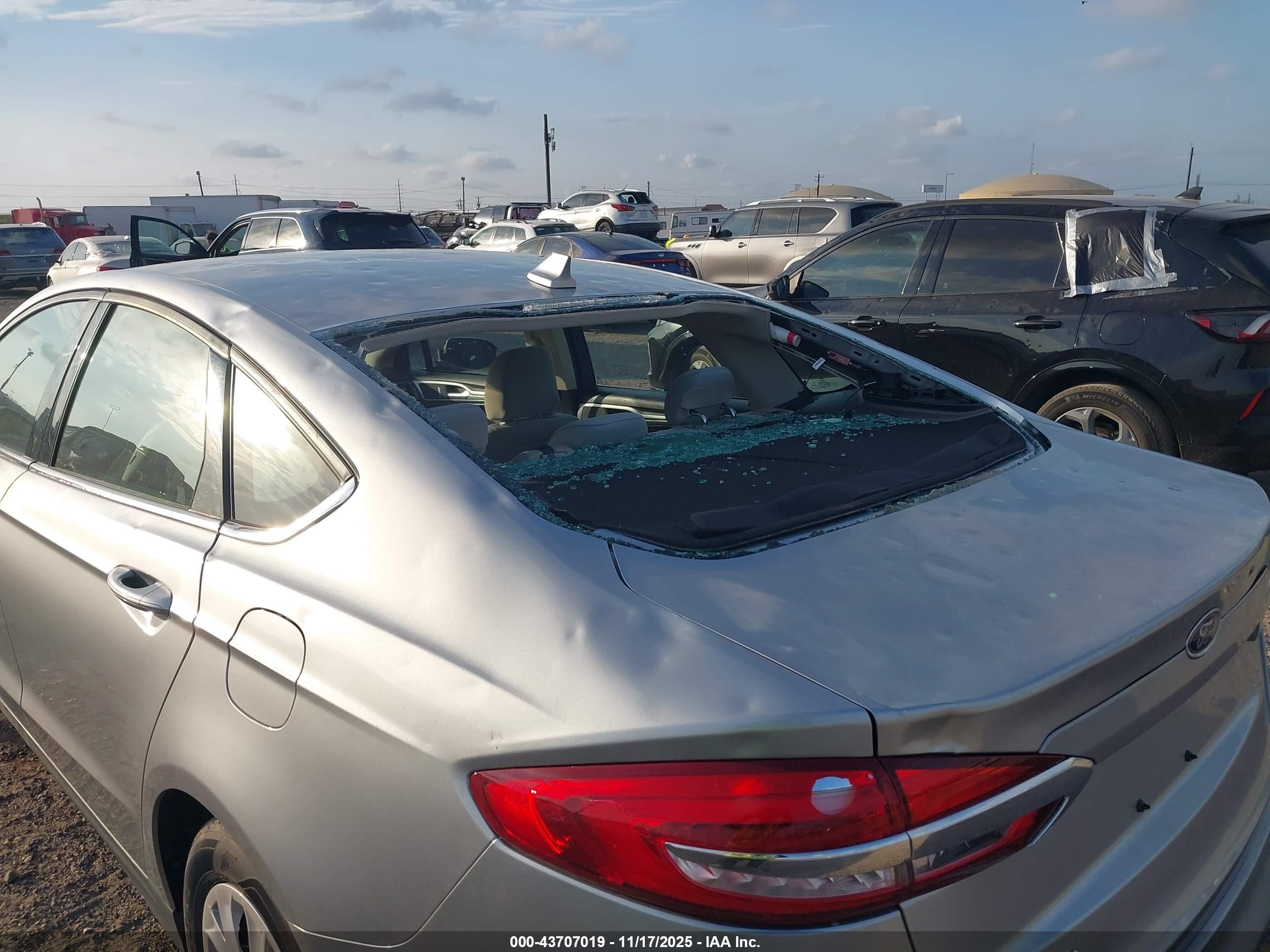 FORD FUSION image 6