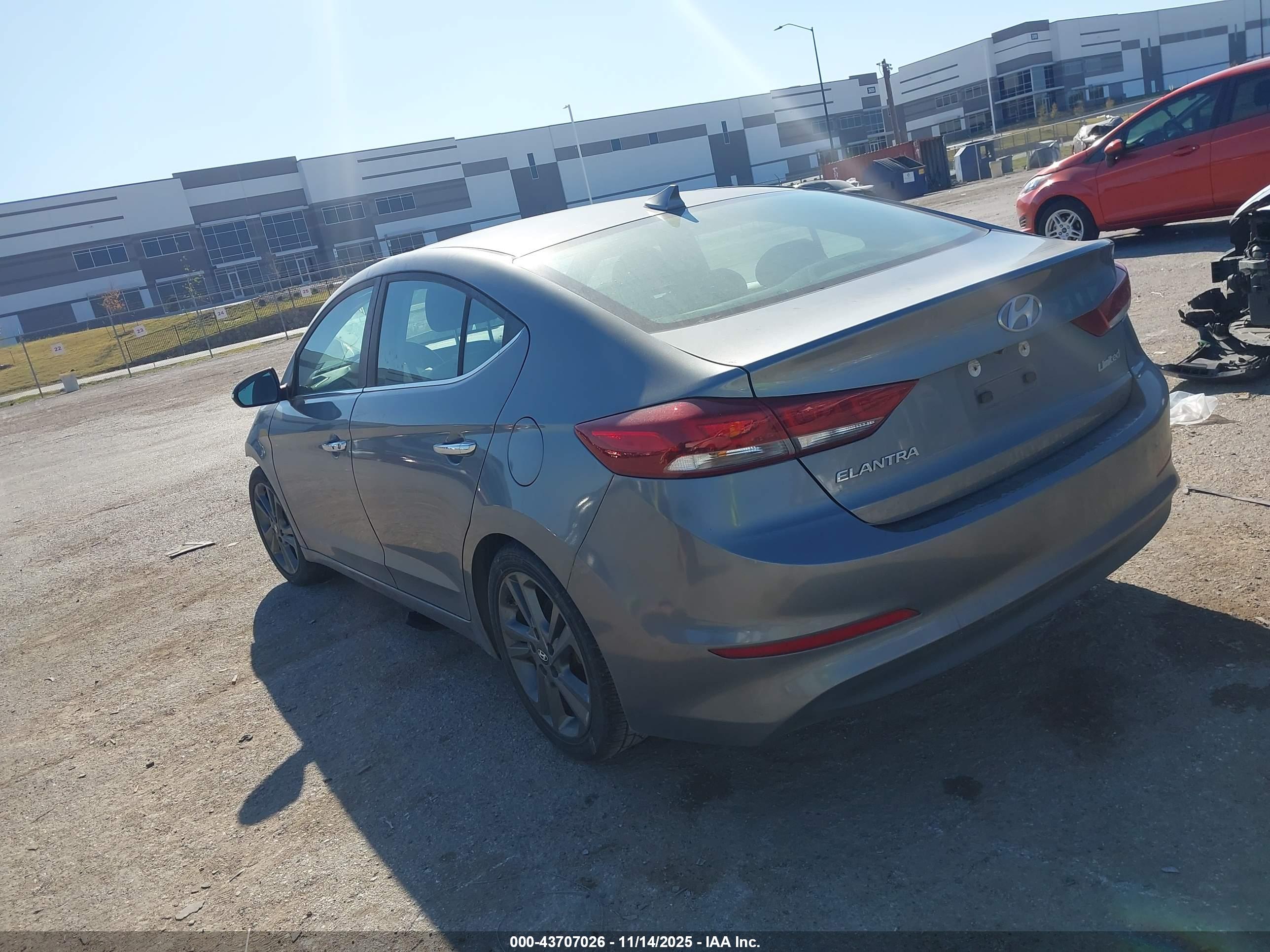 HYUNDAI ELANTRA image 3