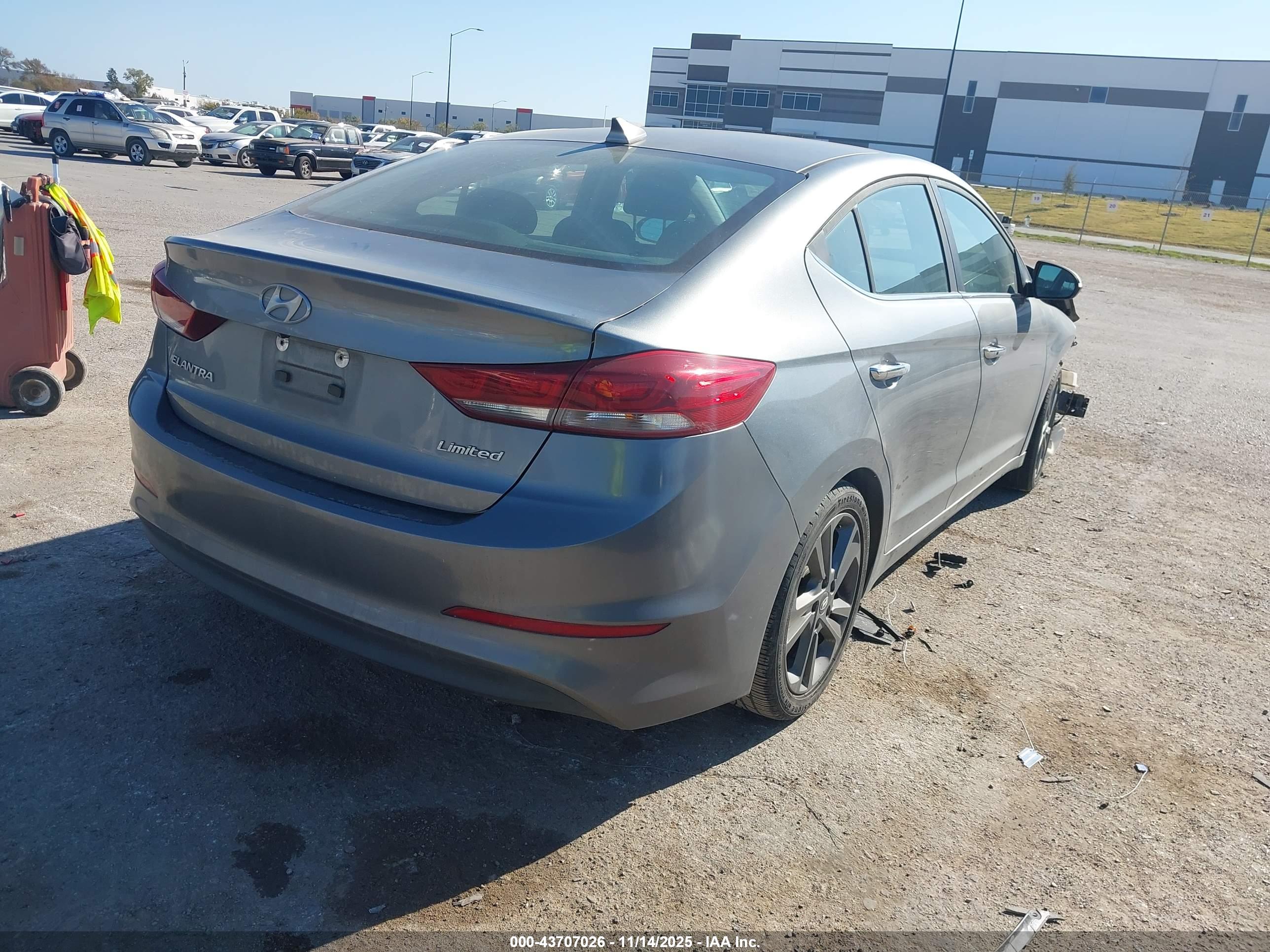 HYUNDAI ELANTRA image 4