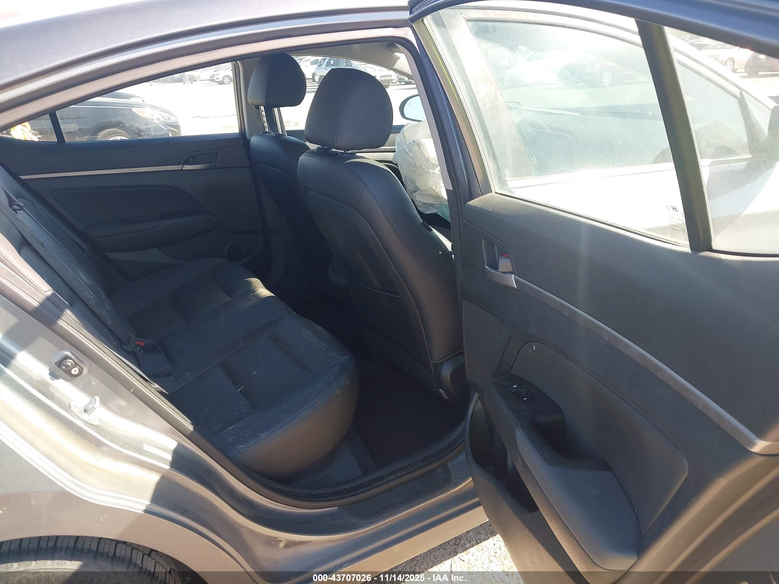 HYUNDAI ELANTRA image 8