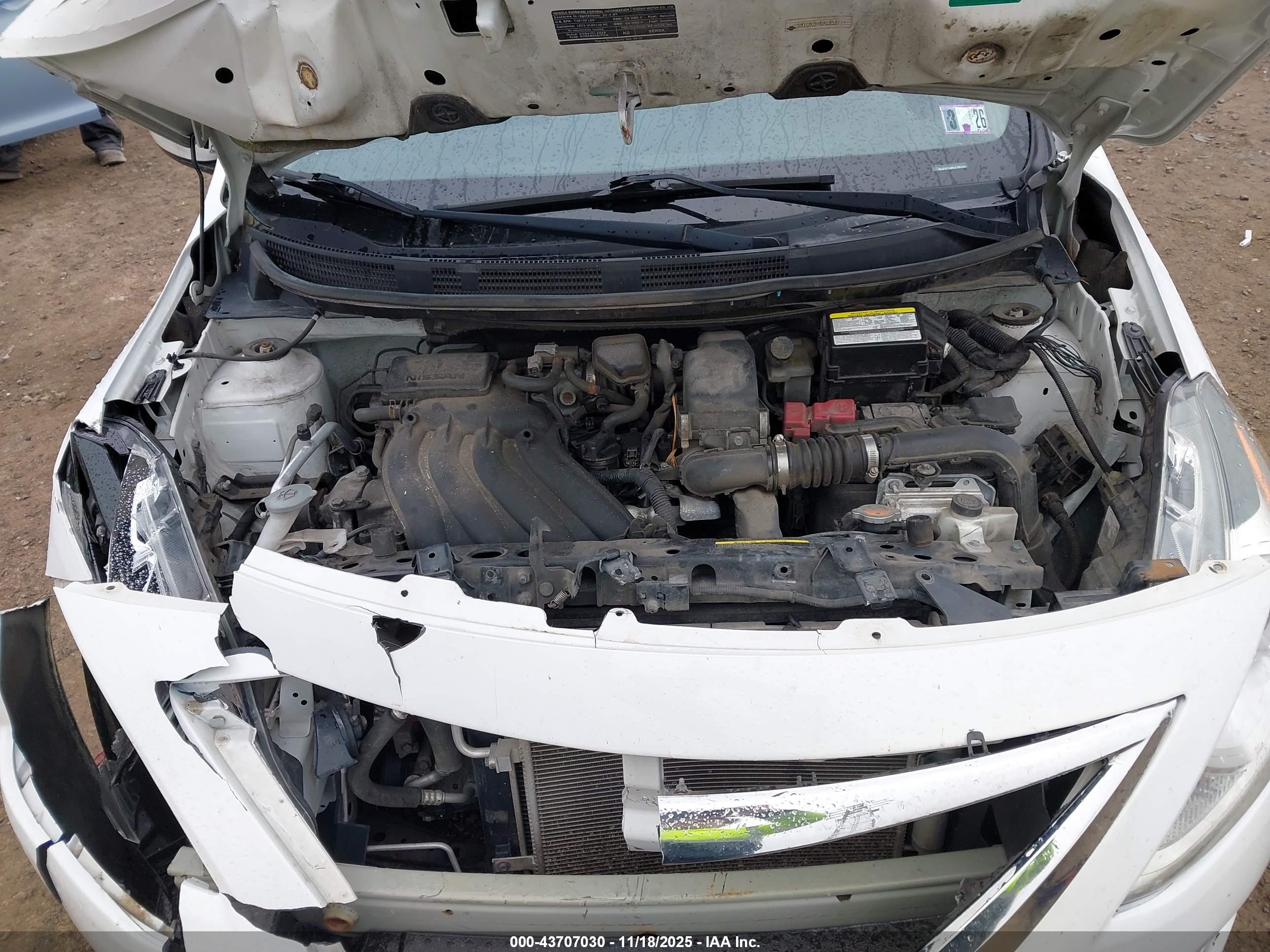 NISSAN VERSA image 10