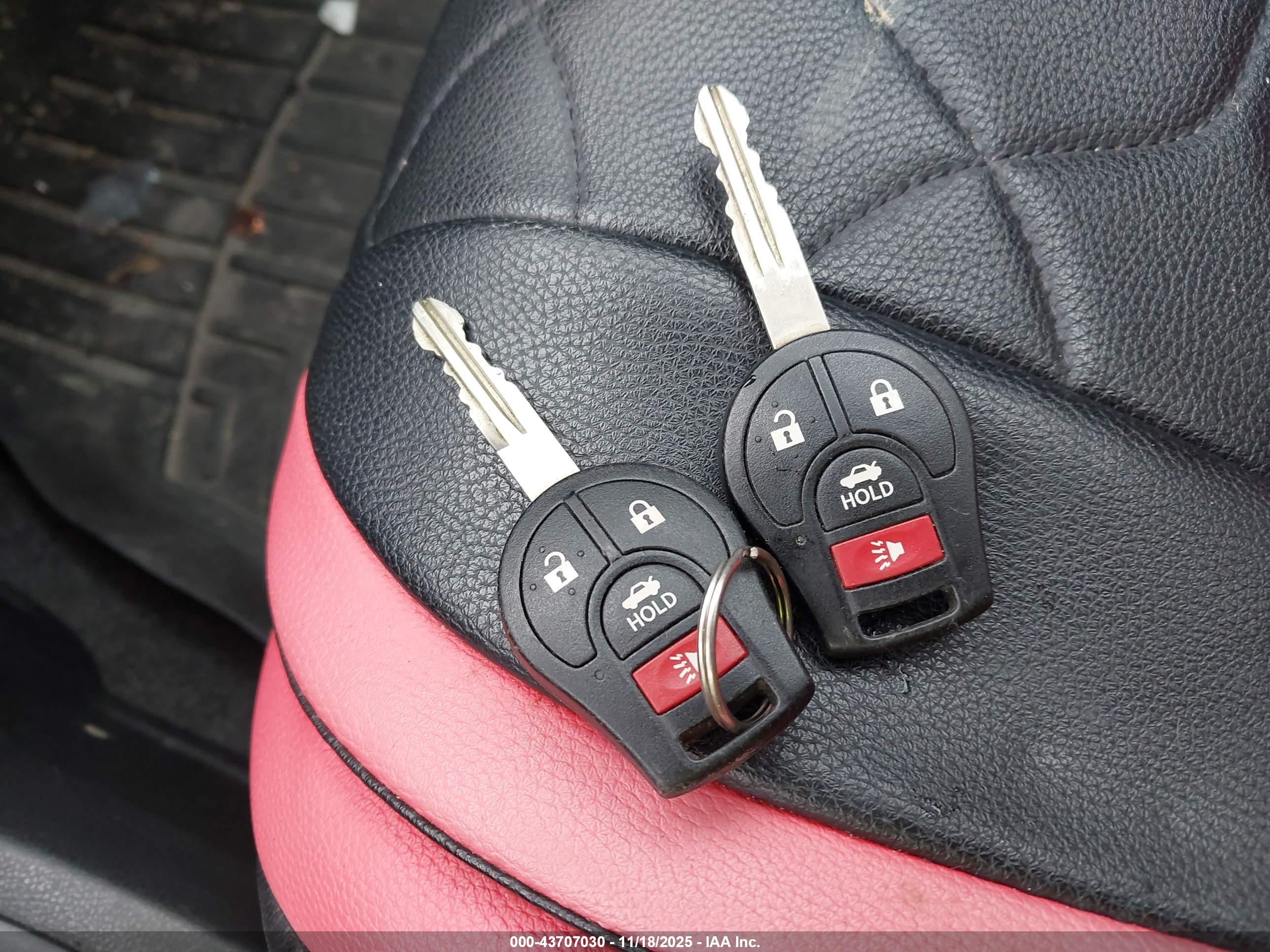 NISSAN VERSA image 11
