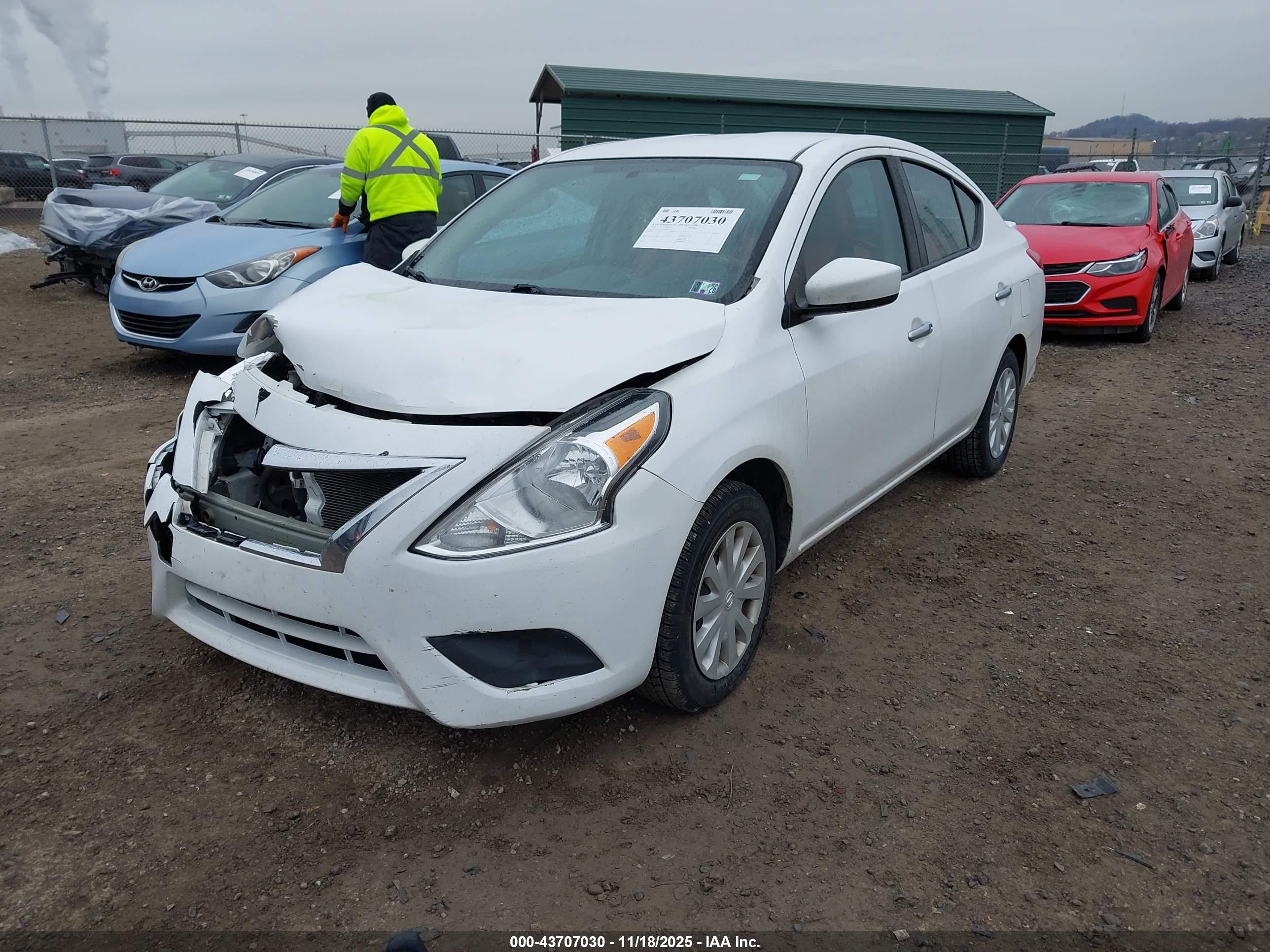 NISSAN VERSA image 2