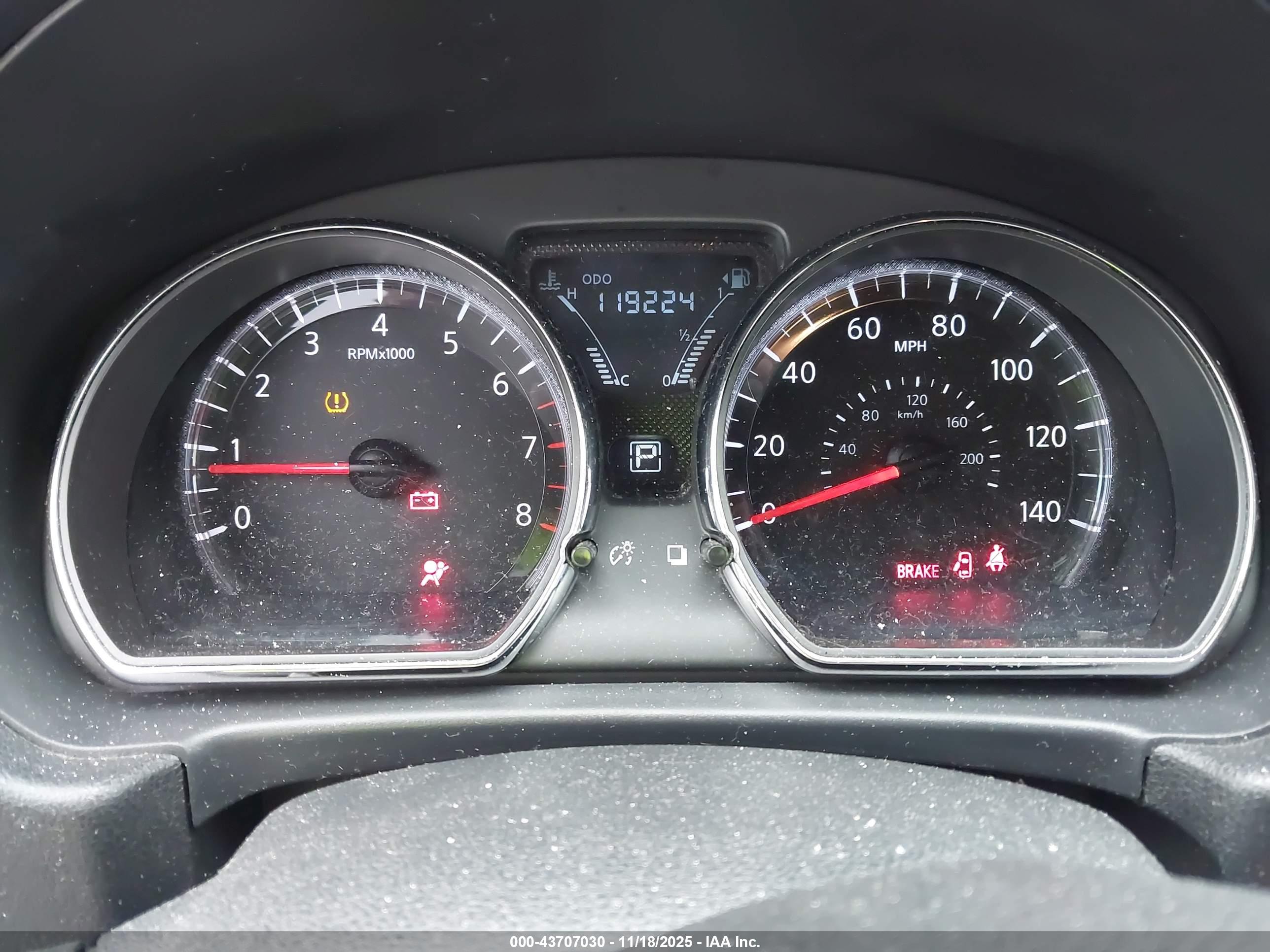 NISSAN VERSA image 7