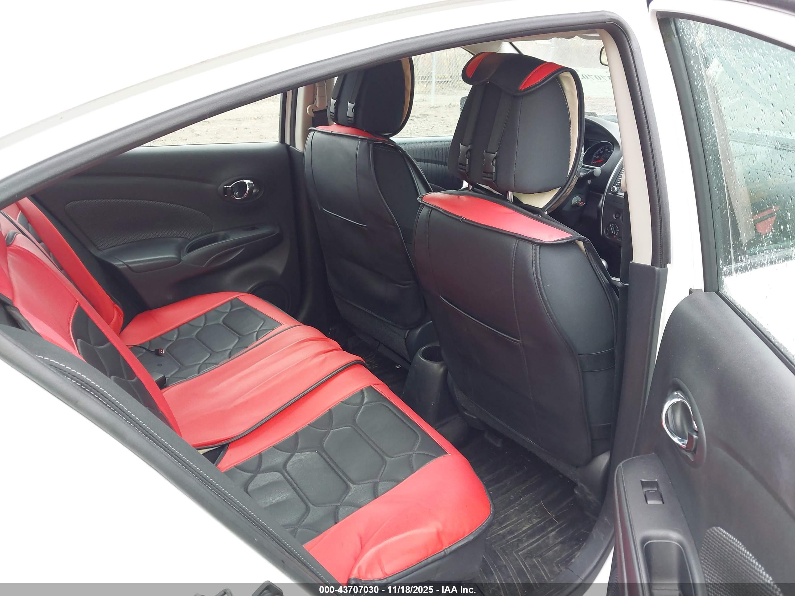 NISSAN VERSA image 8