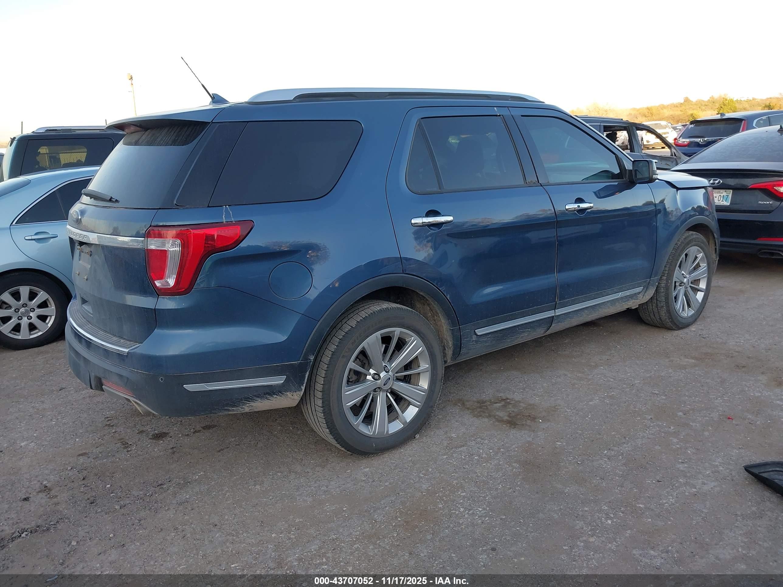 FORD EXPLORER image 4