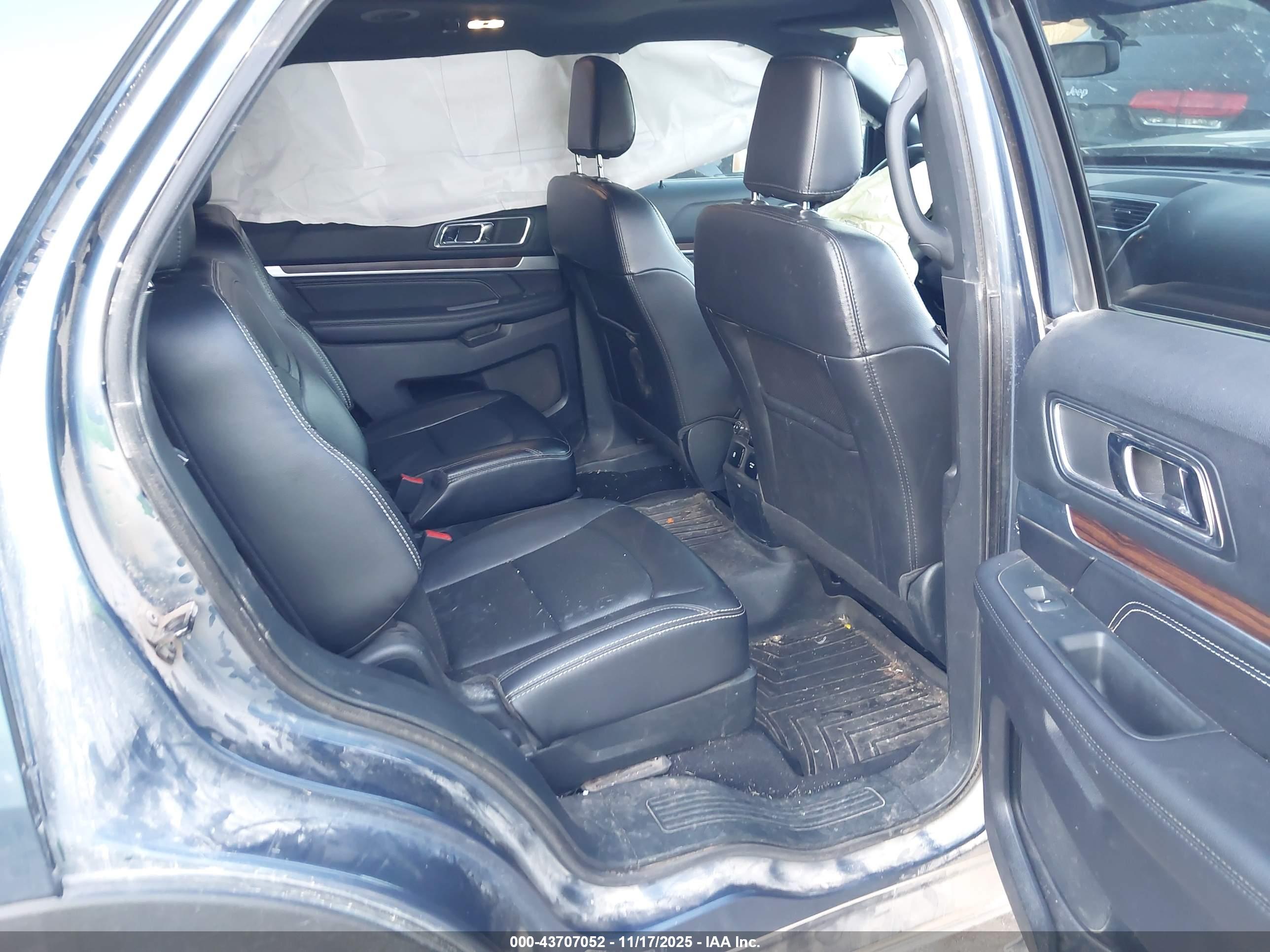 FORD EXPLORER image 8