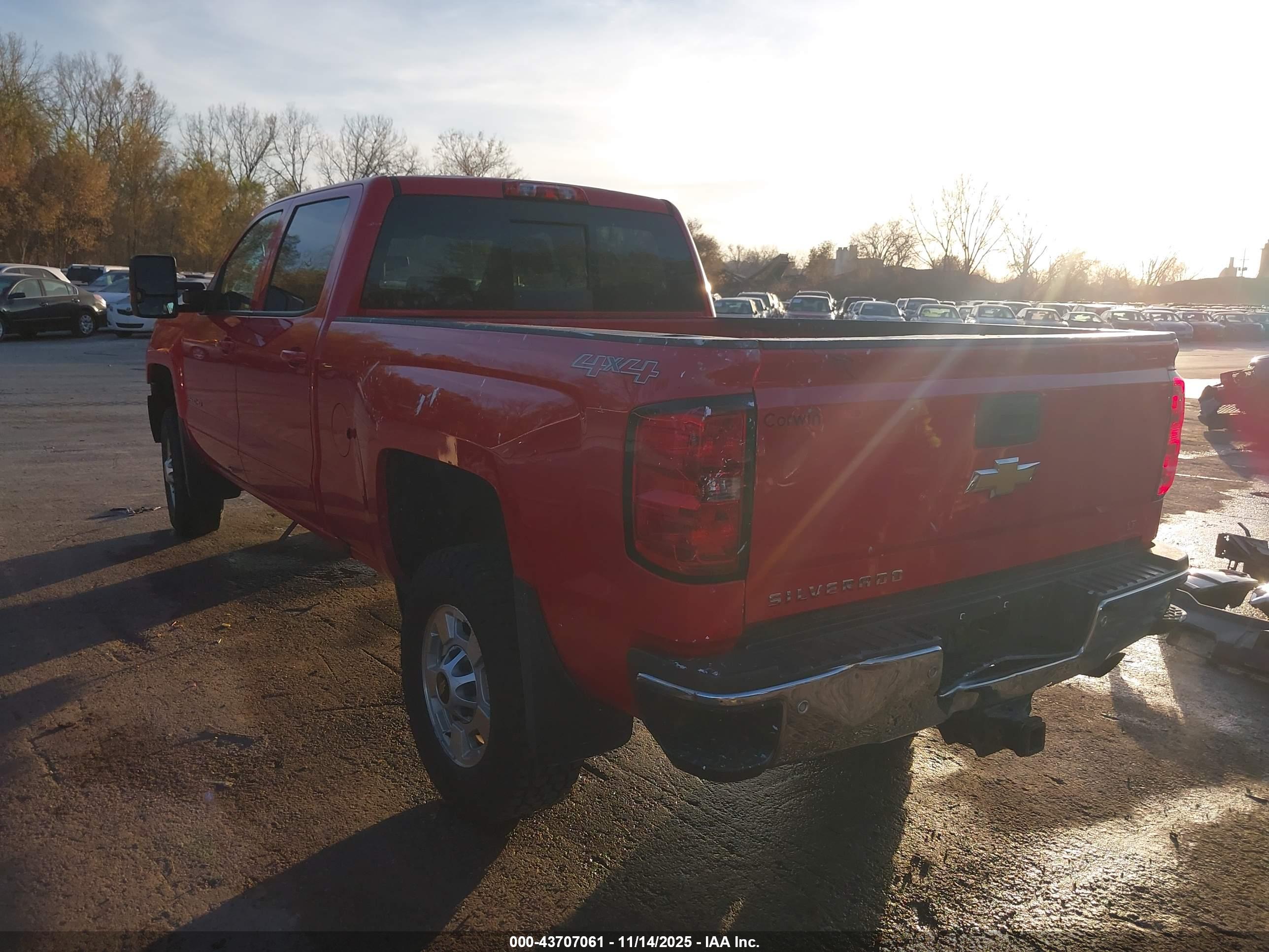 CHEVROLET SILVERADO image 3
