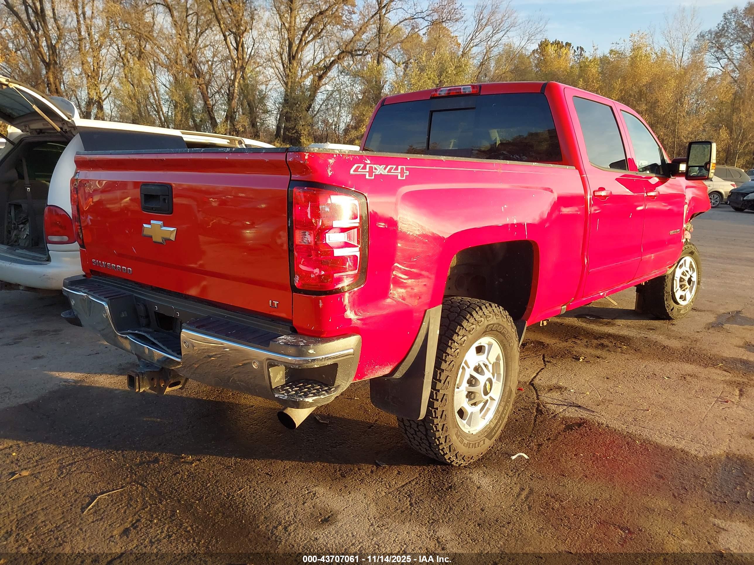 CHEVROLET SILVERADO image 4