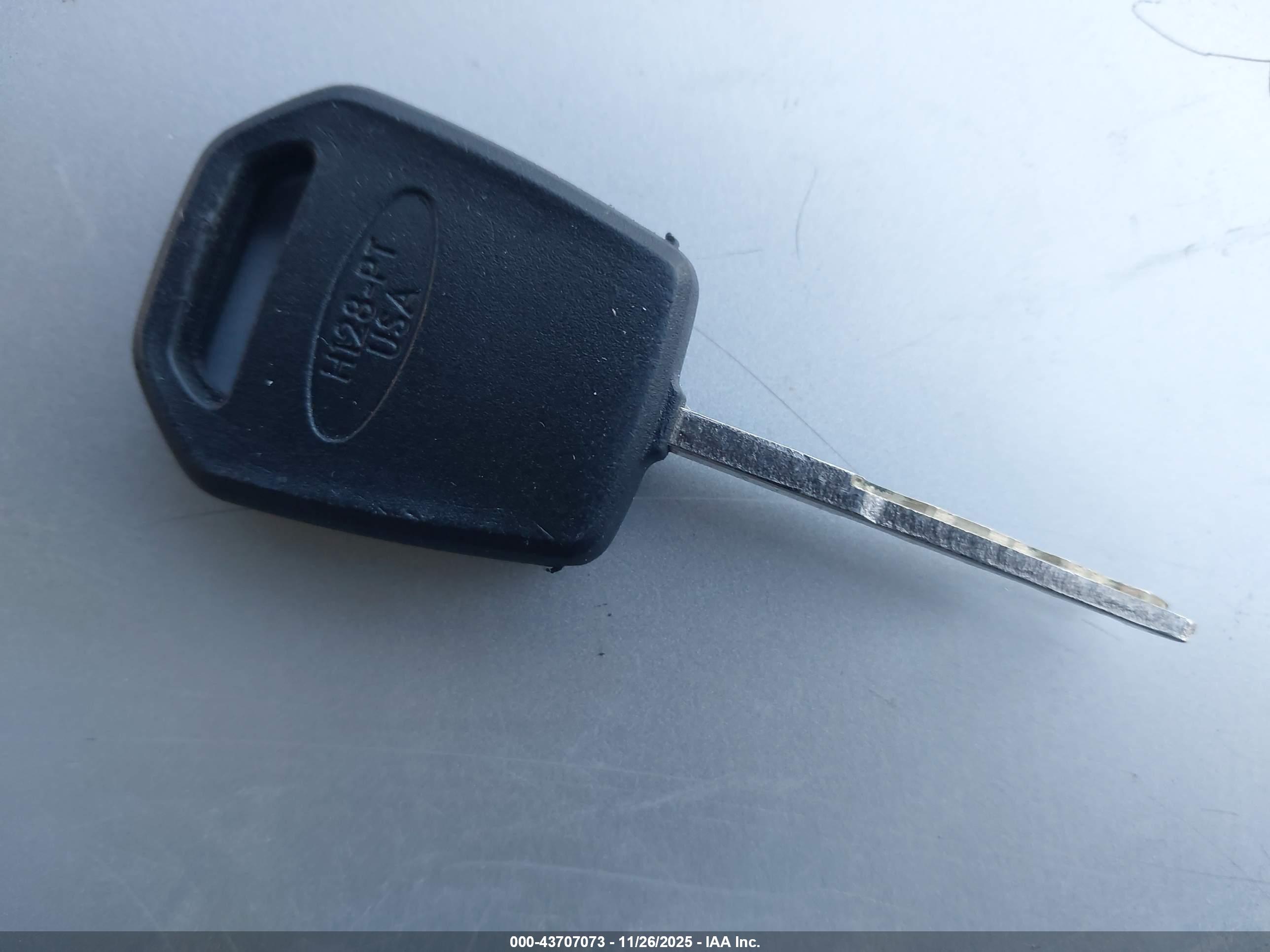 FORD FUSION image 11