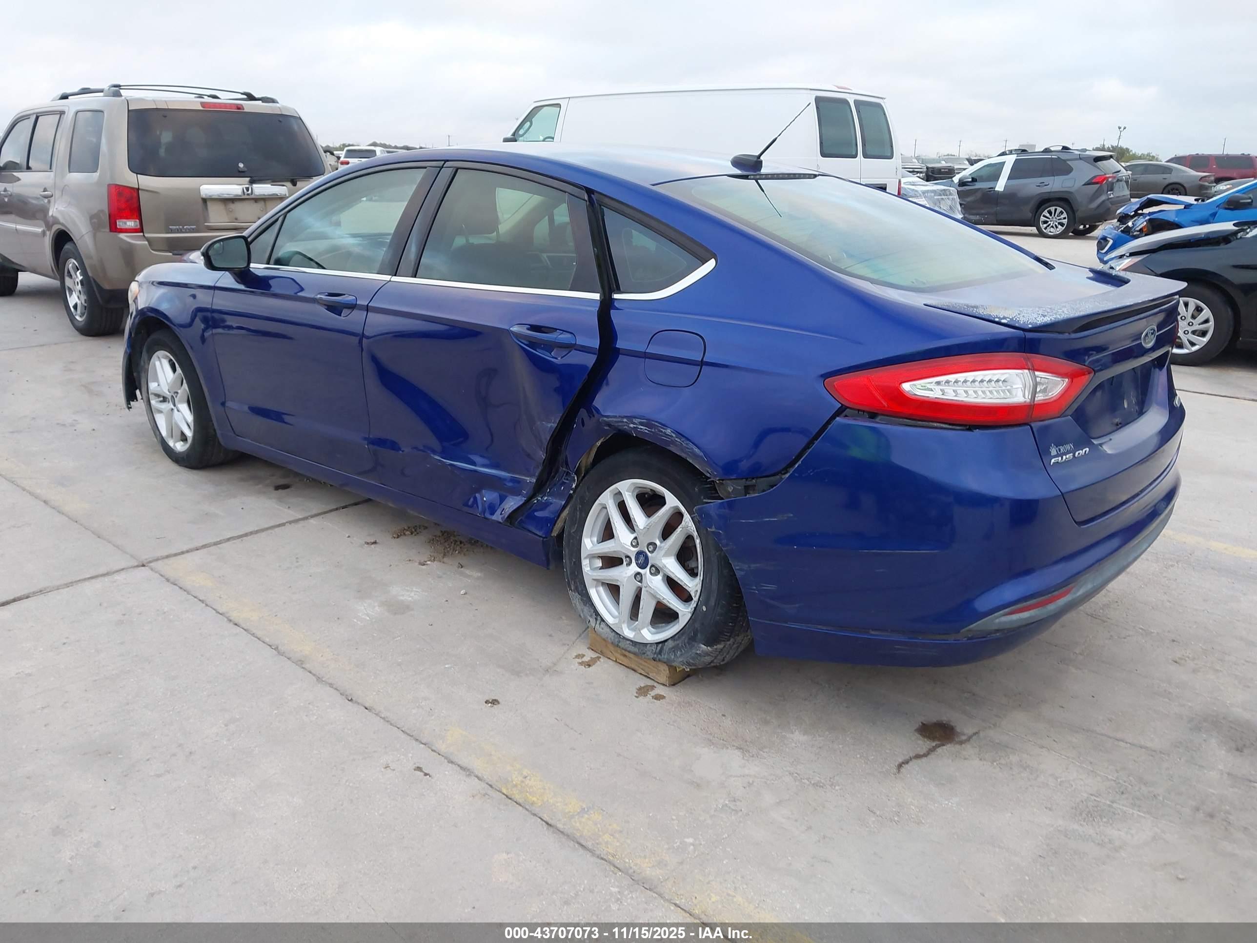 FORD FUSION image 3