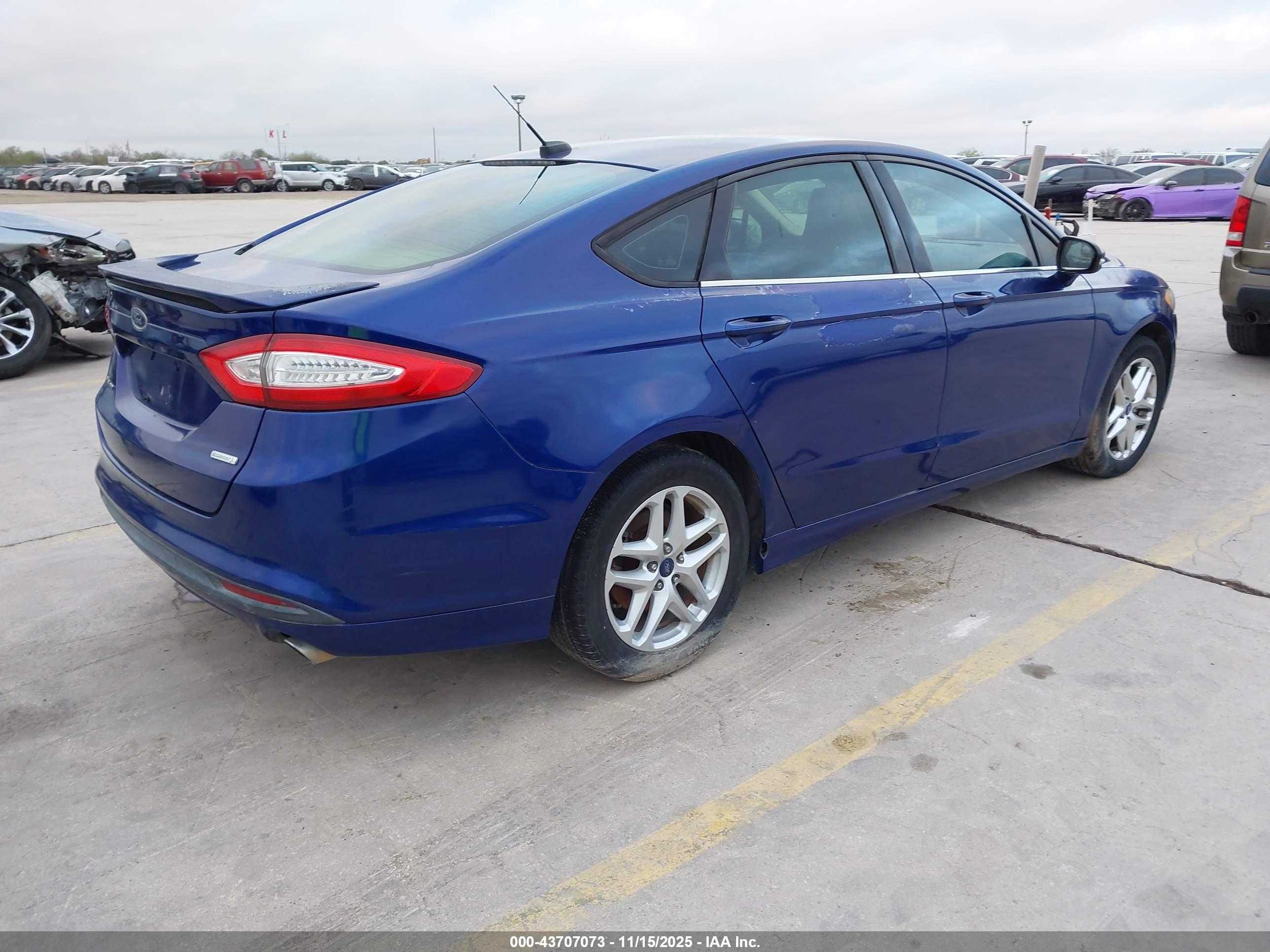 FORD FUSION image 4