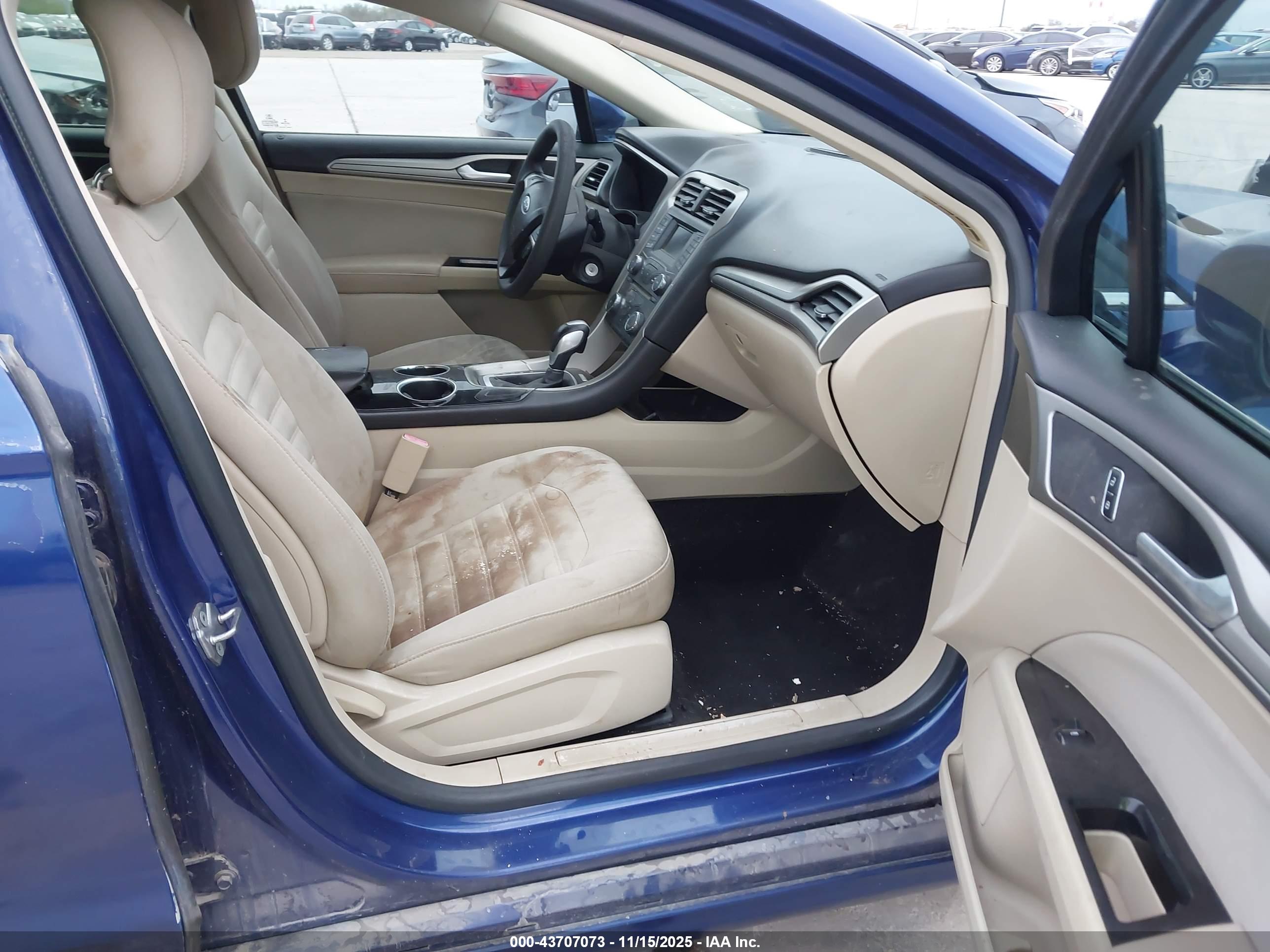FORD FUSION image 5