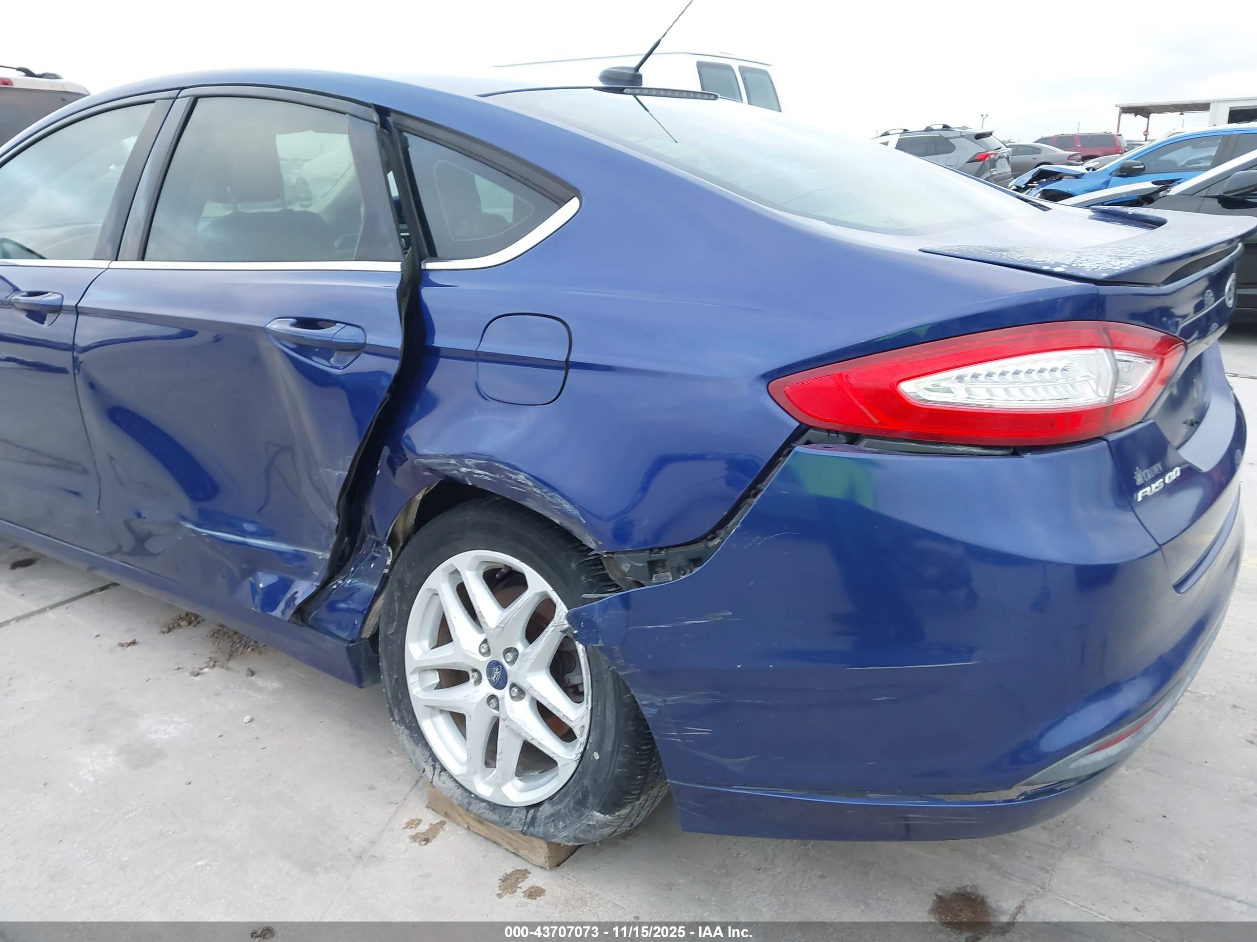 FORD FUSION image 6