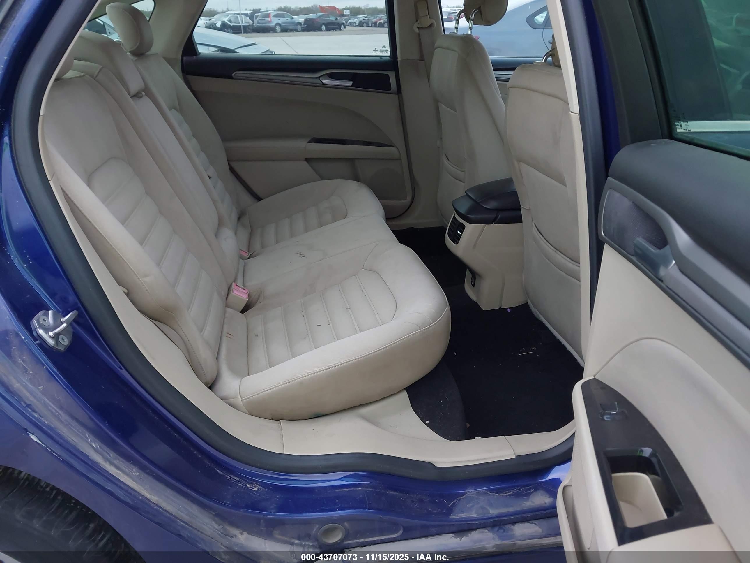 FORD FUSION image 8