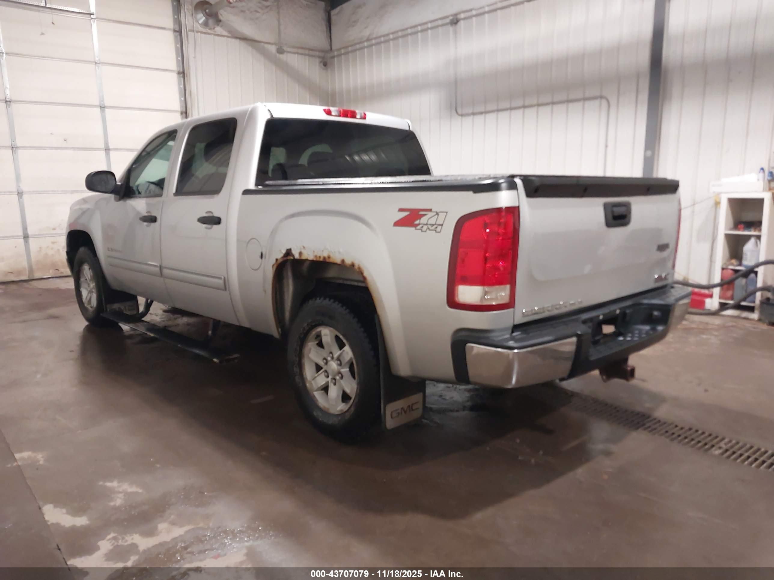 GMC SIERRA image 3