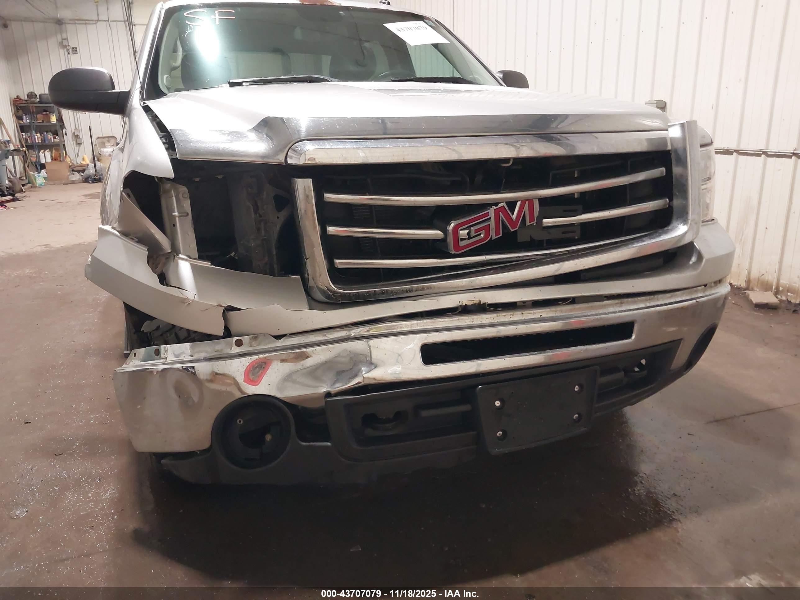 GMC SIERRA image 6