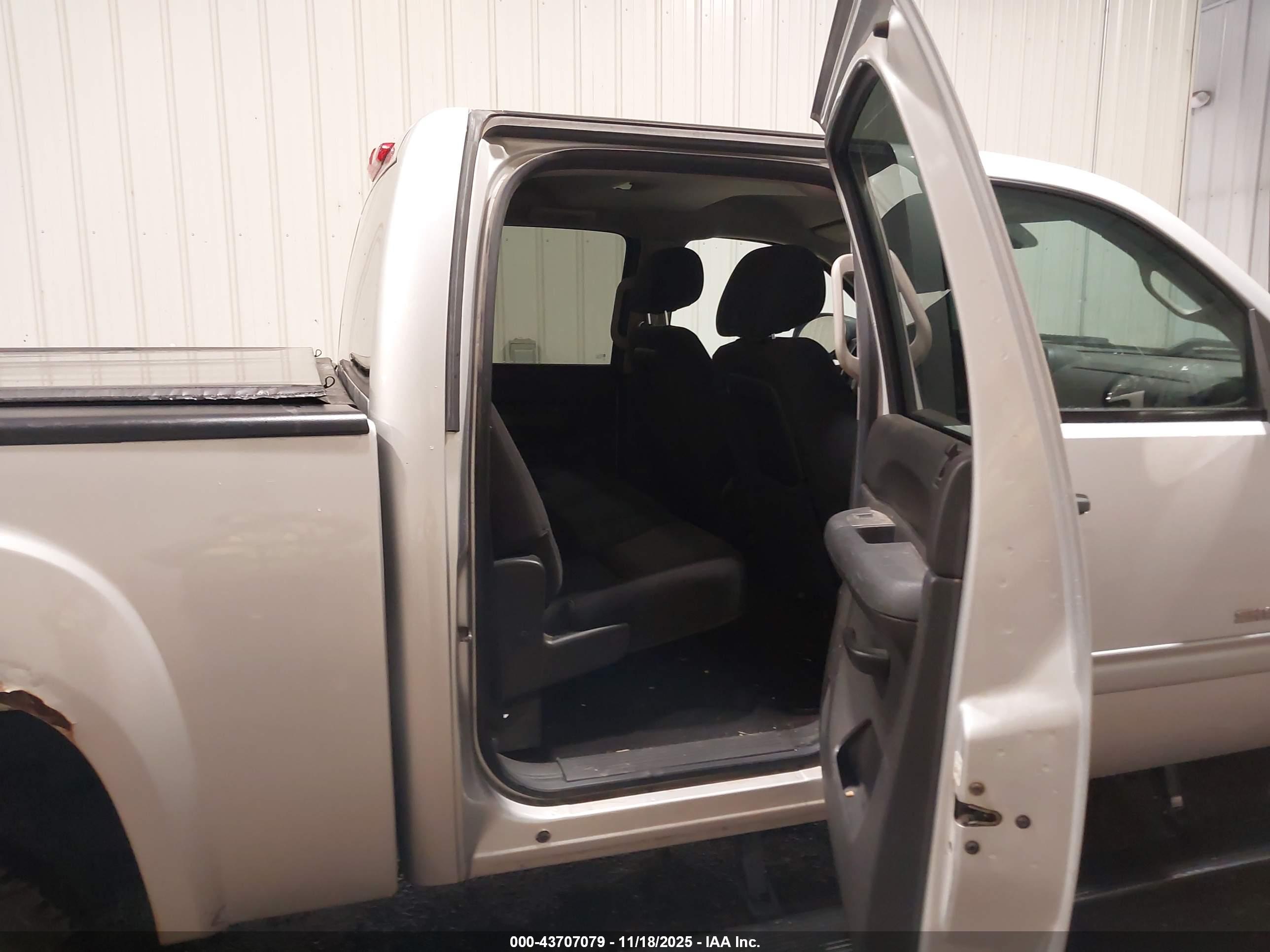 GMC SIERRA image 8