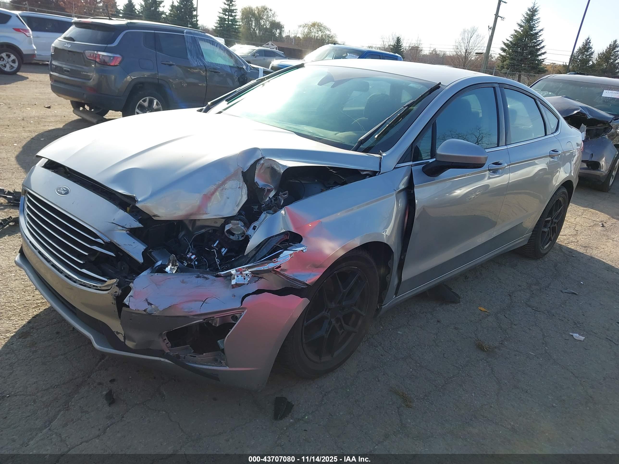 FORD FUSION image 2