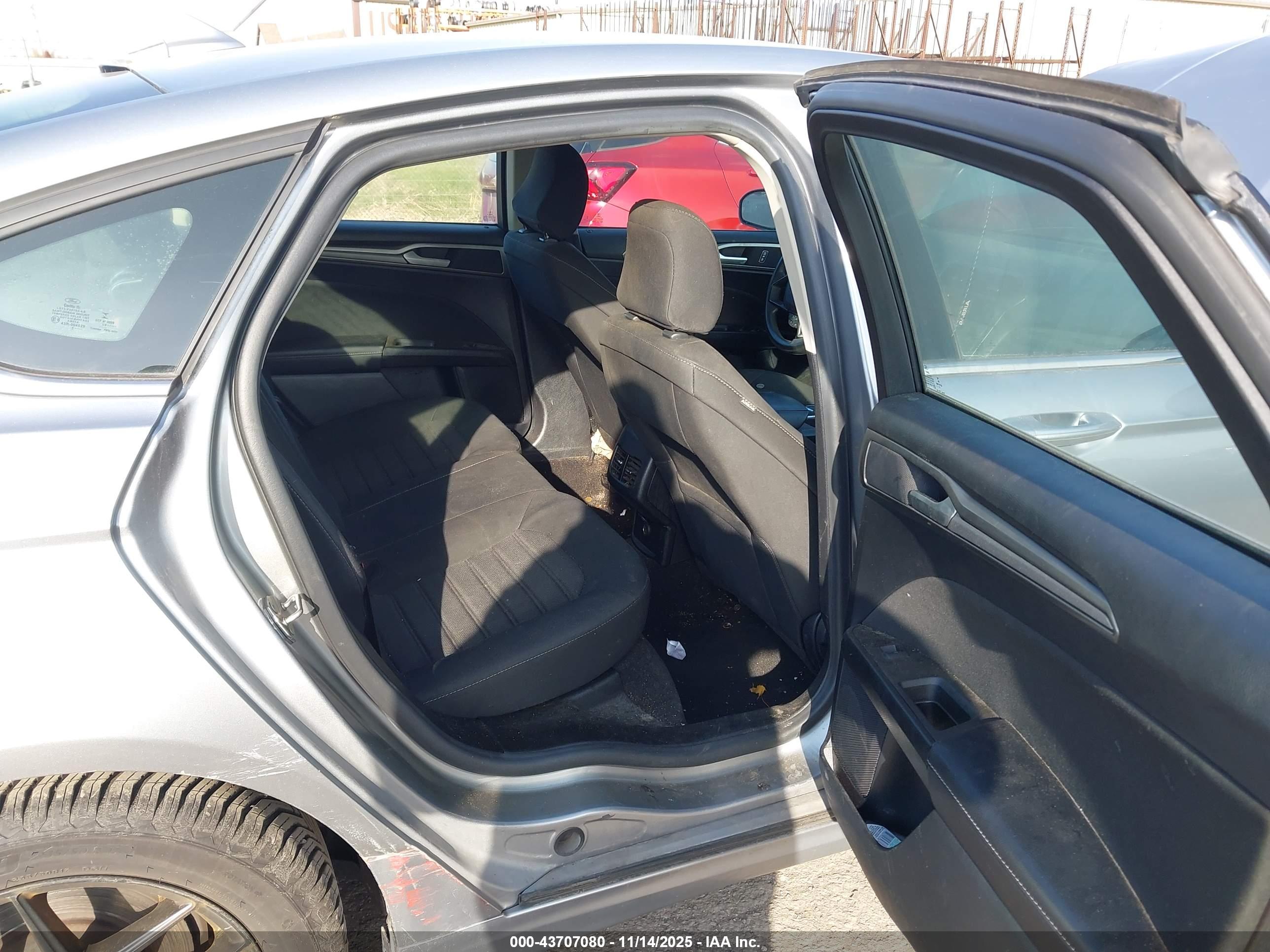 FORD FUSION image 8