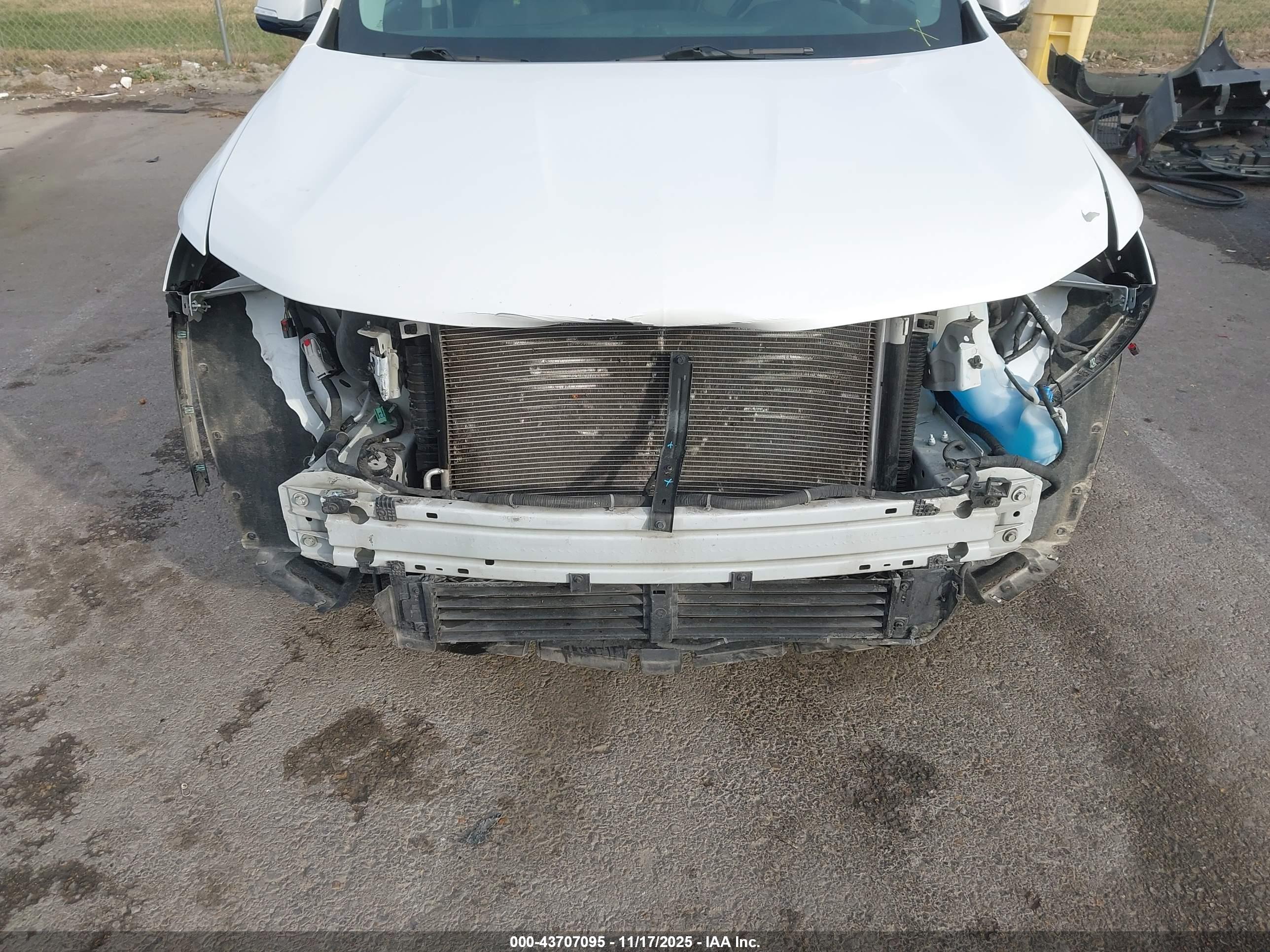 CHEVROLET TRAVERSE image 6