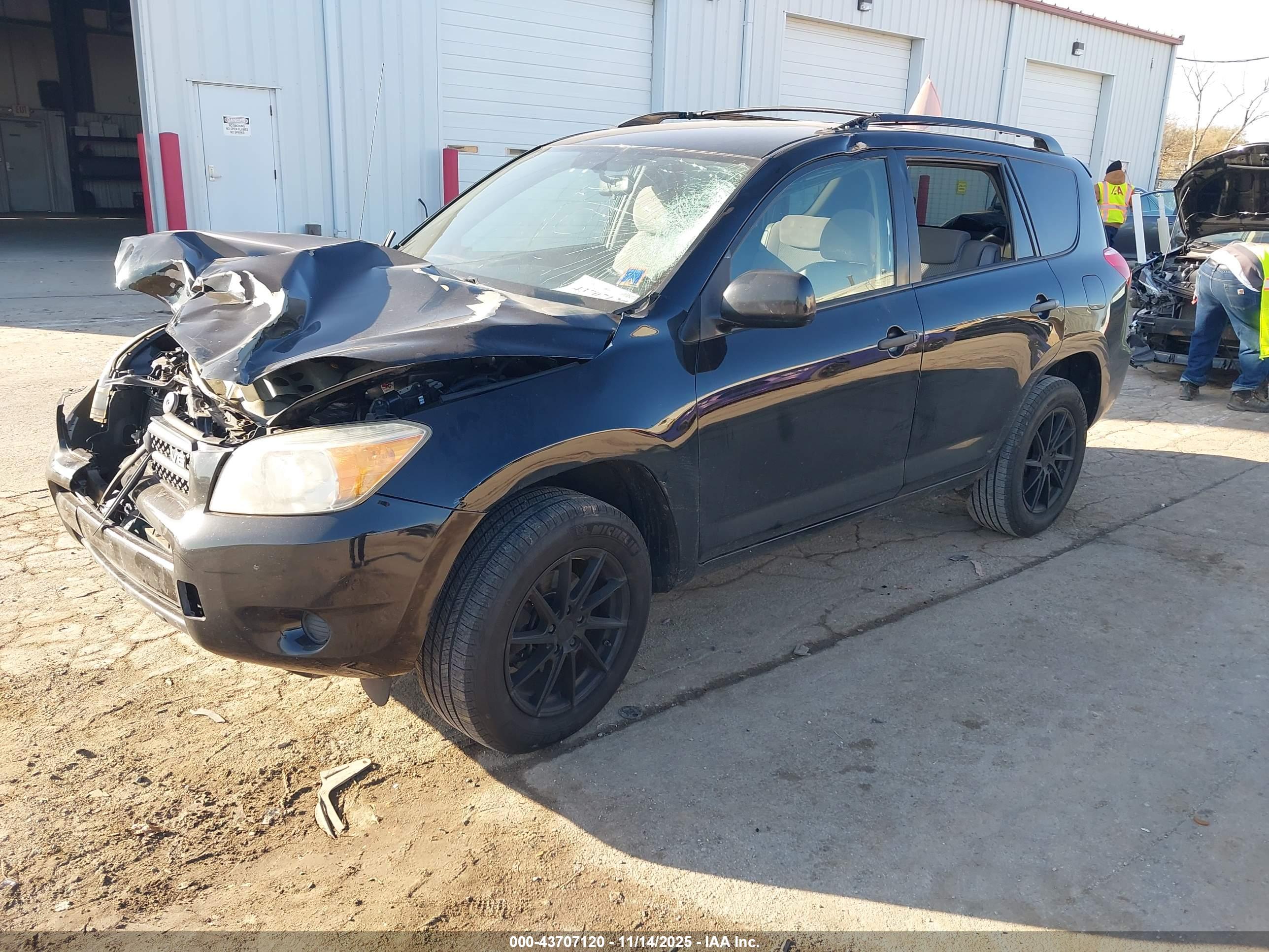 TOYOTA RAV4 image 2