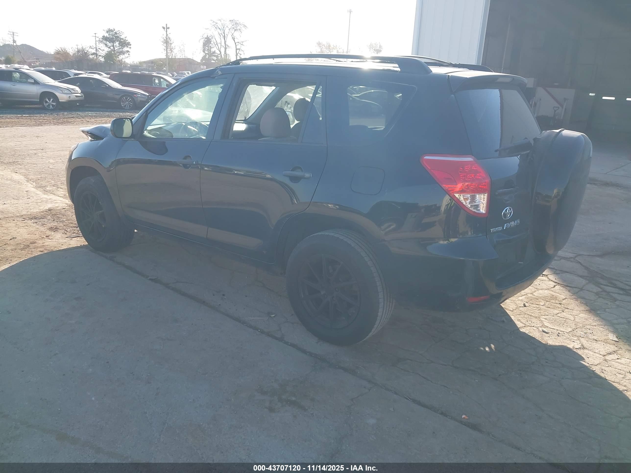 TOYOTA RAV4 image 3