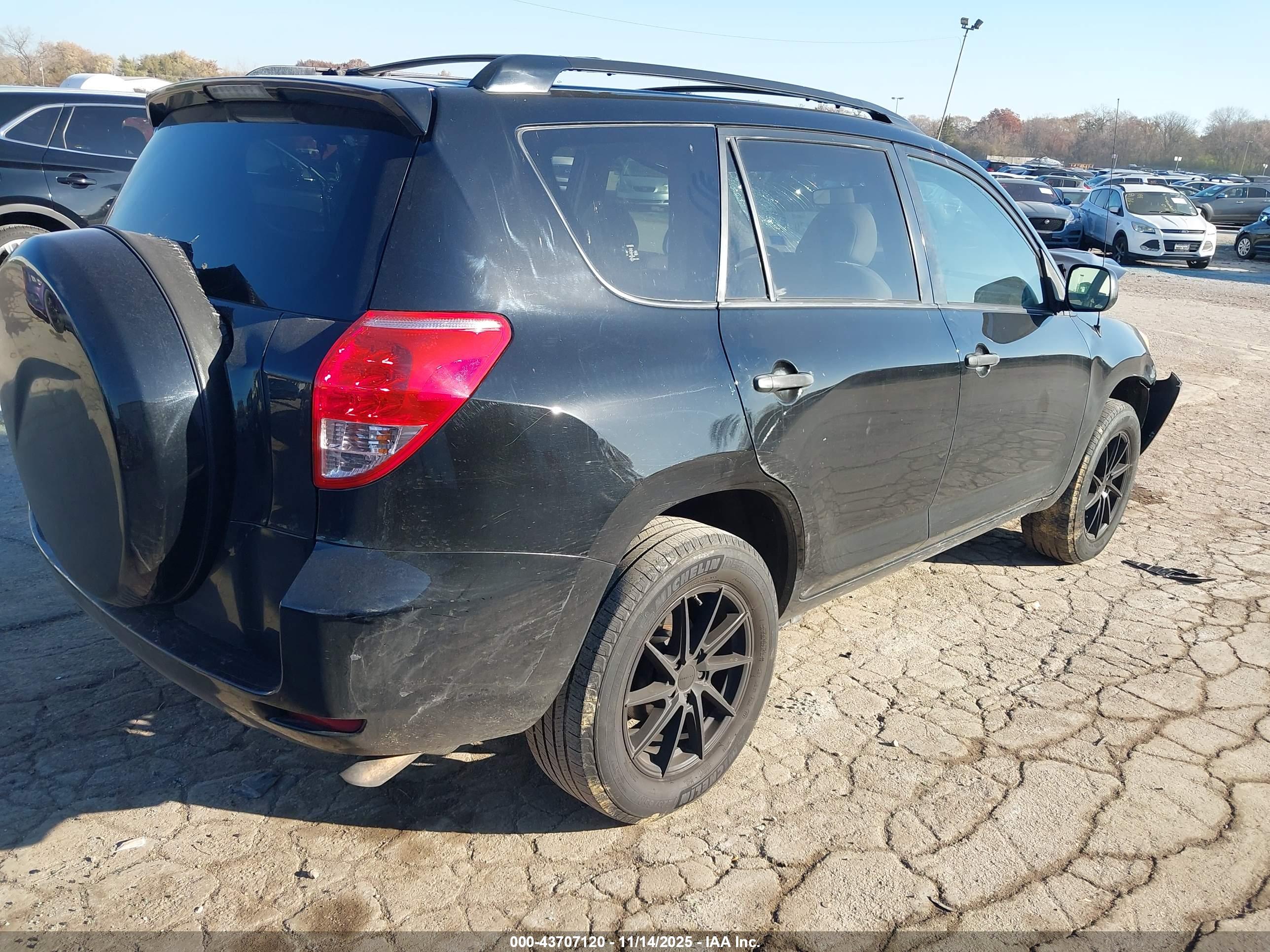 TOYOTA RAV4 image 4