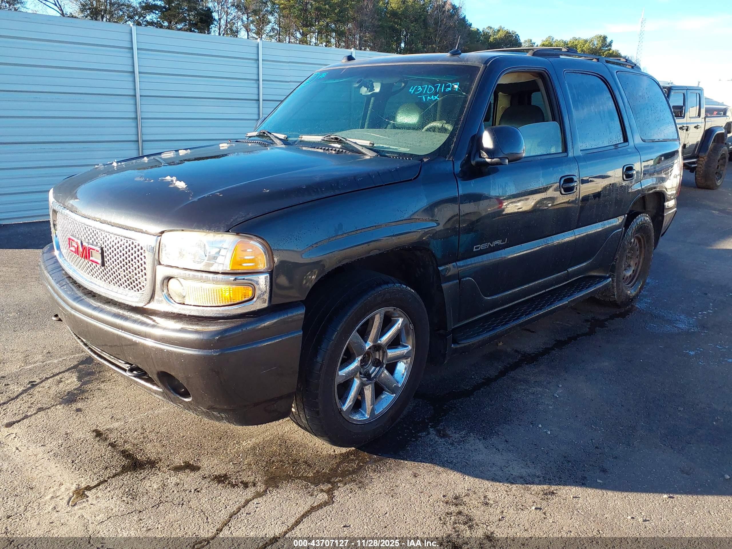 GMC YUKON image 2
