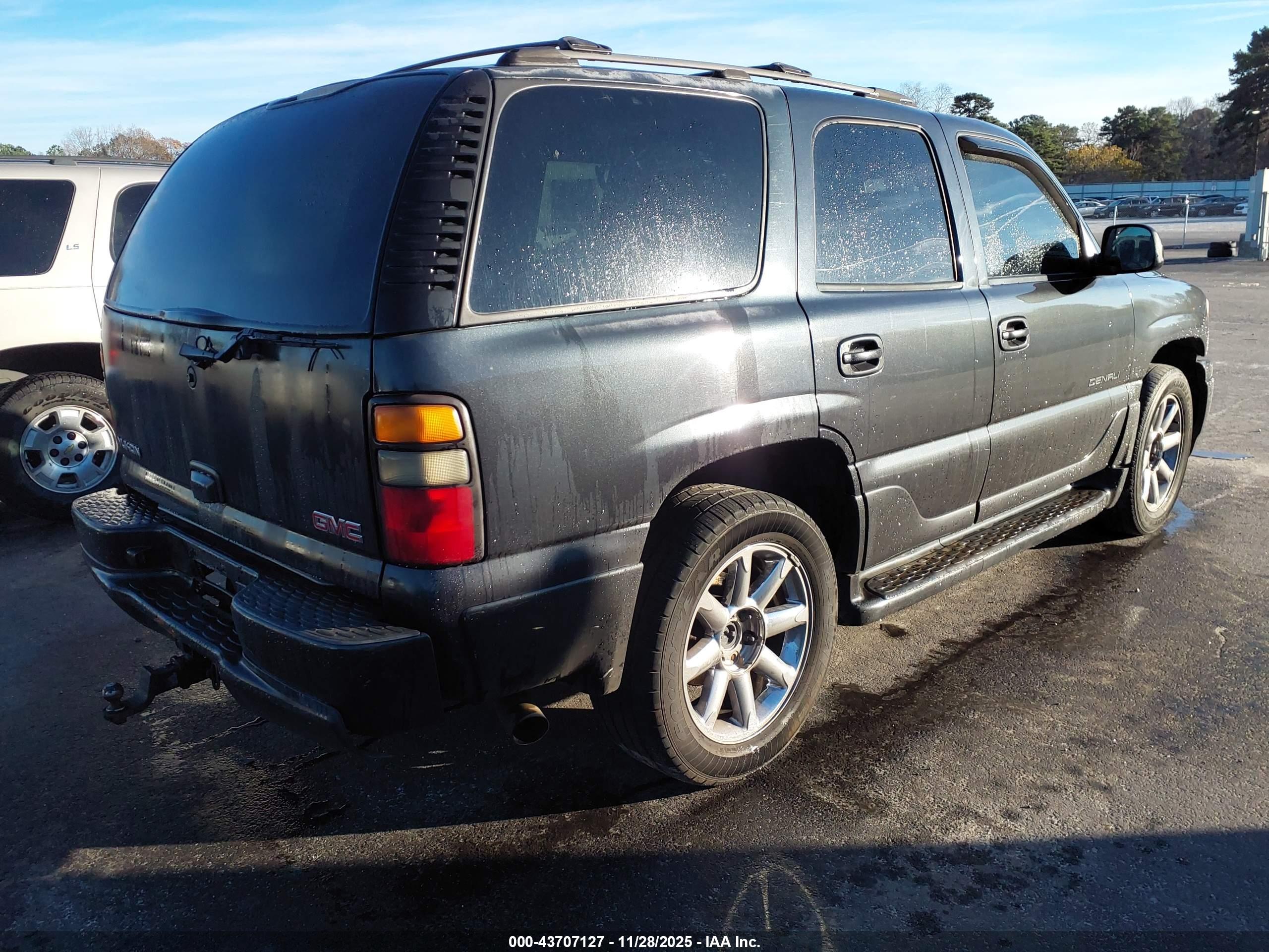 GMC YUKON image 4