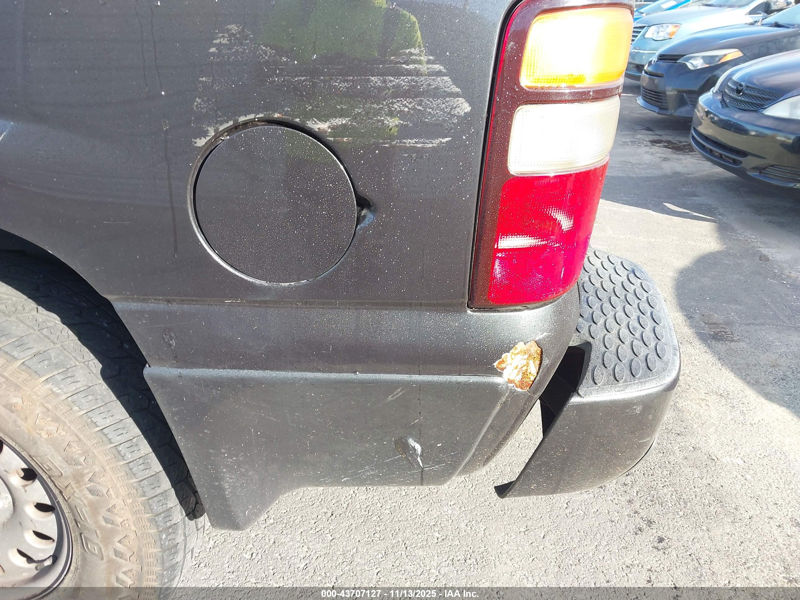 GMC YUKON image 6