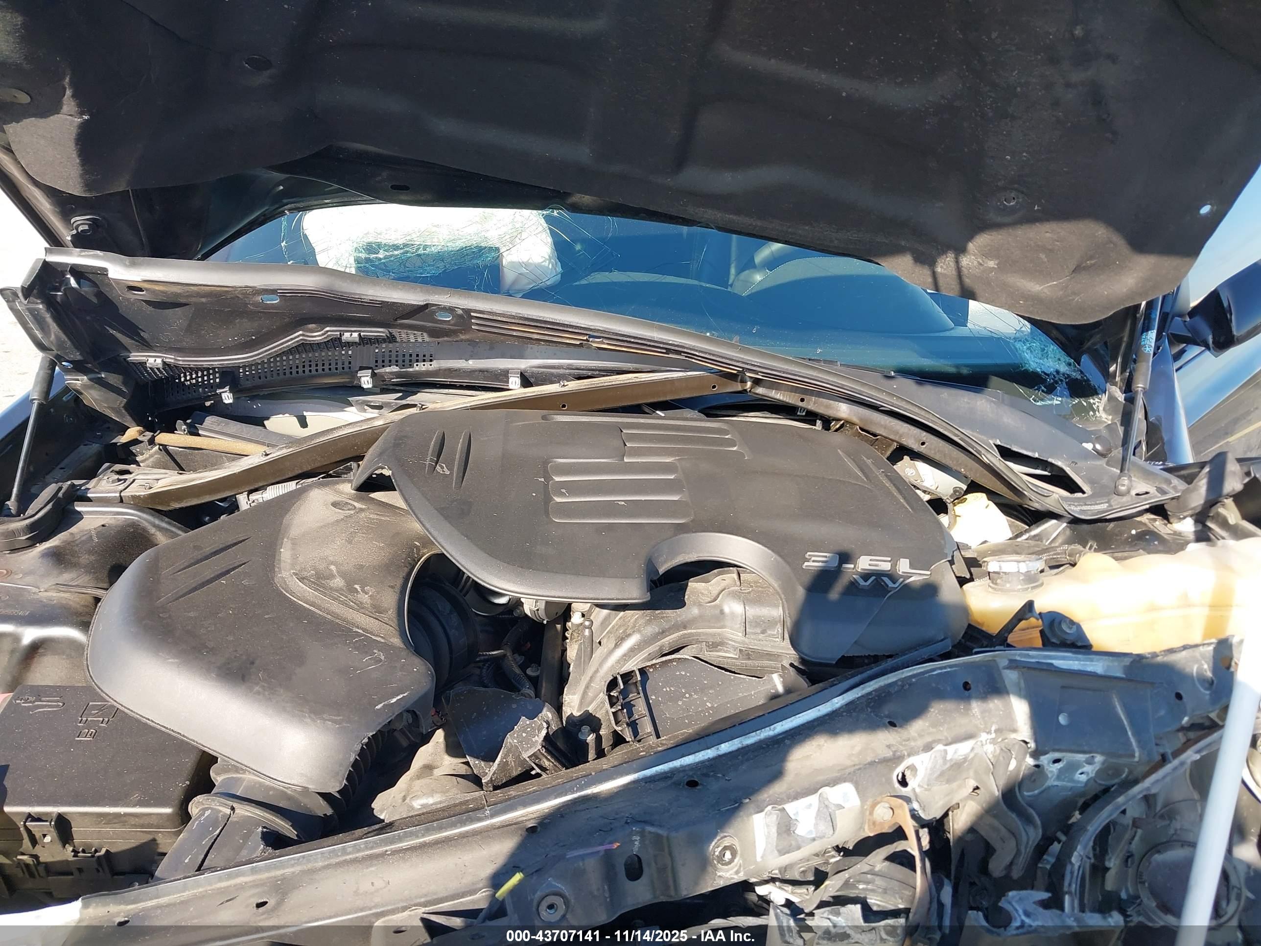 CHRYSLER 300 image 10