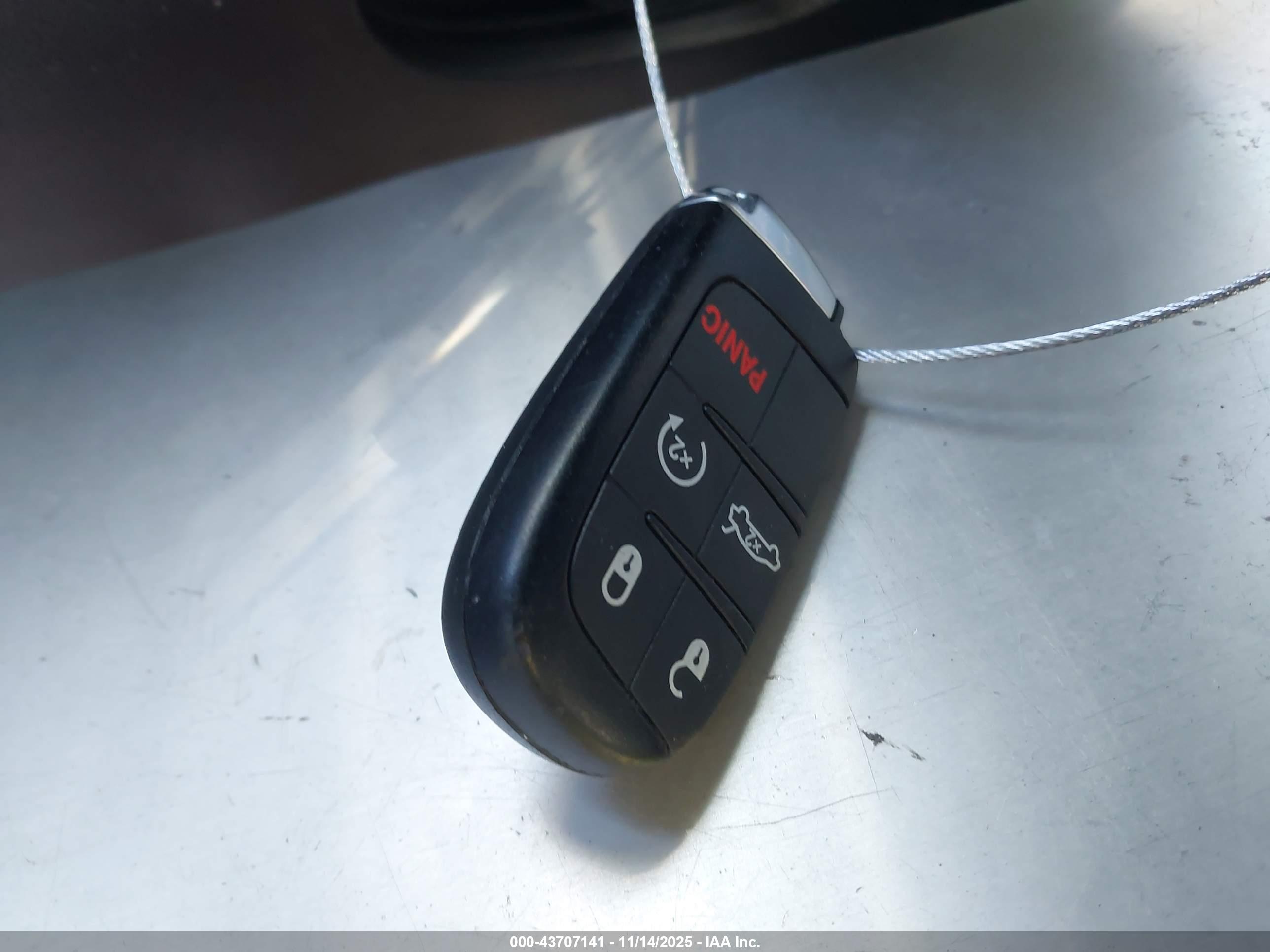 CHRYSLER 300 image 11