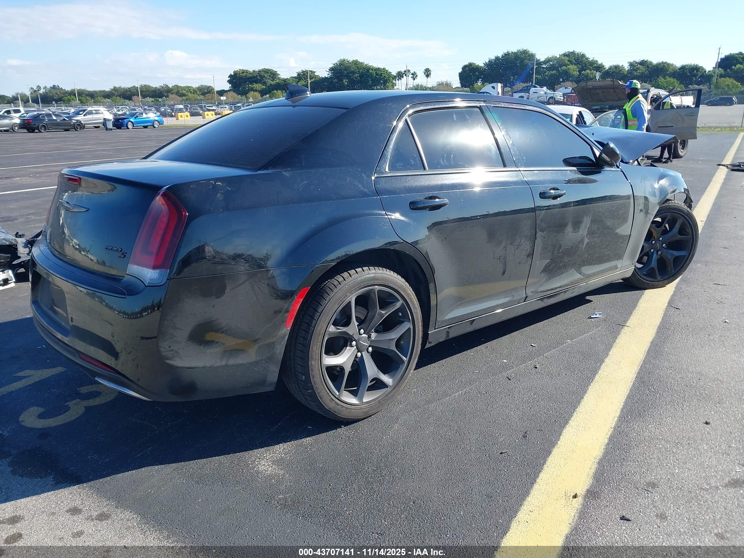 CHRYSLER 300 image 4