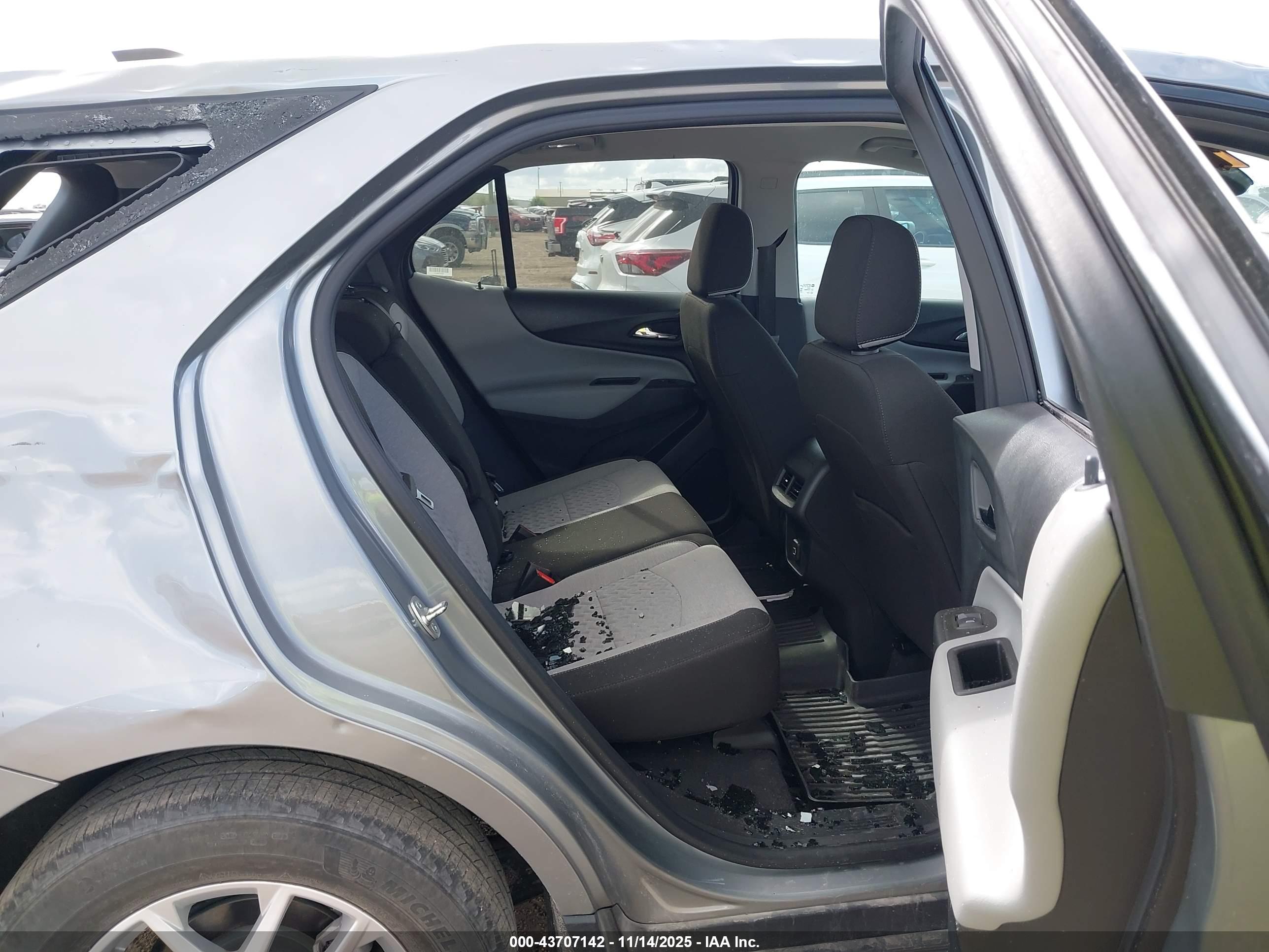 CHEVROLET EQUINOX image 8